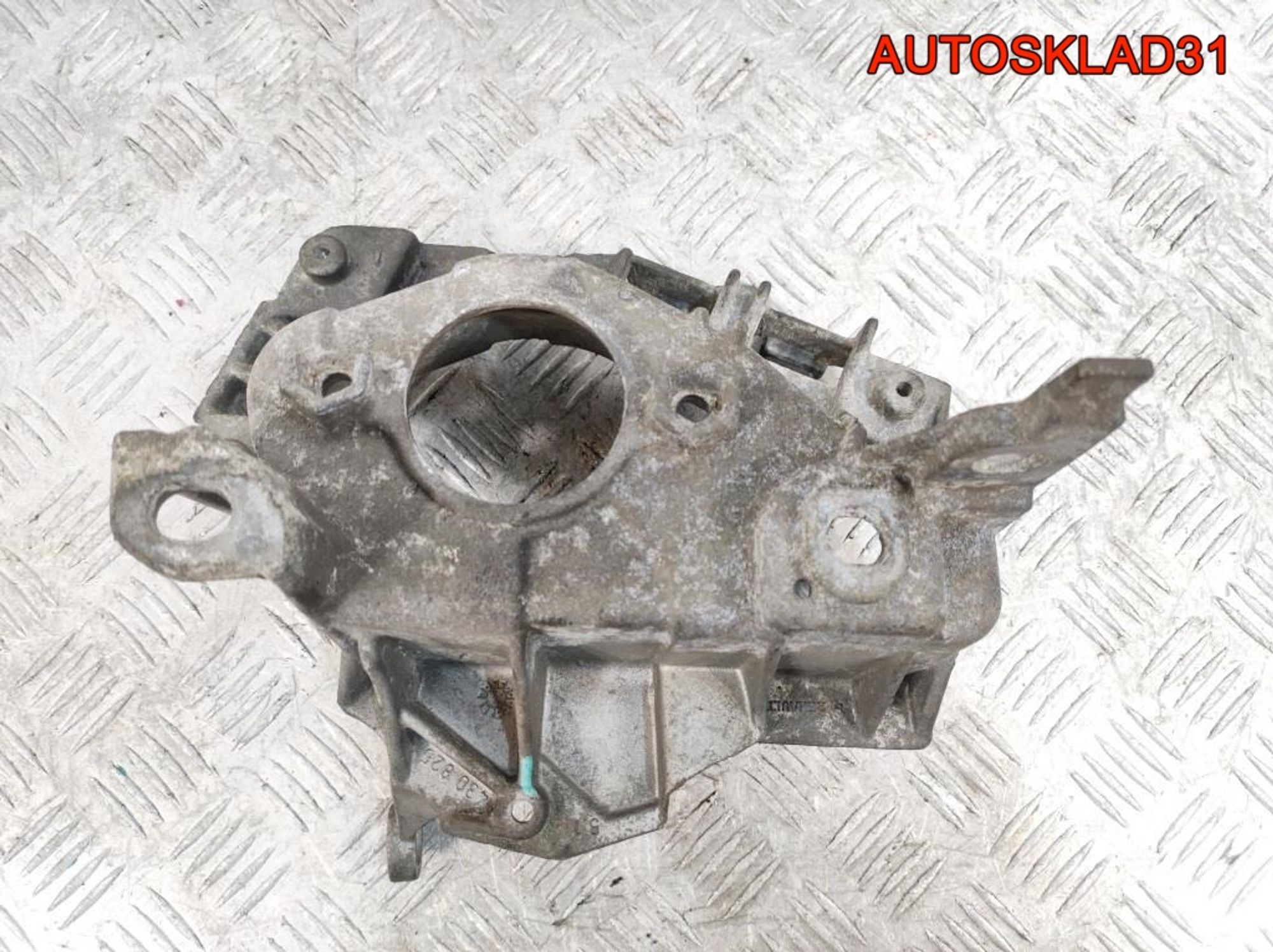 Кронштейн опоры КПП Renault Kangoo K9K 7700430825, 1000 рублей, Дубовое