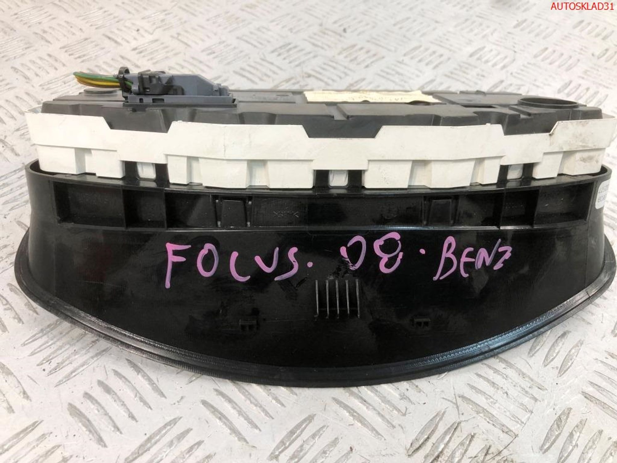 Панель приборов Ford Focus 2 1,6 Бензин 8V4T10849EH, 20000 рублей, Дубовое