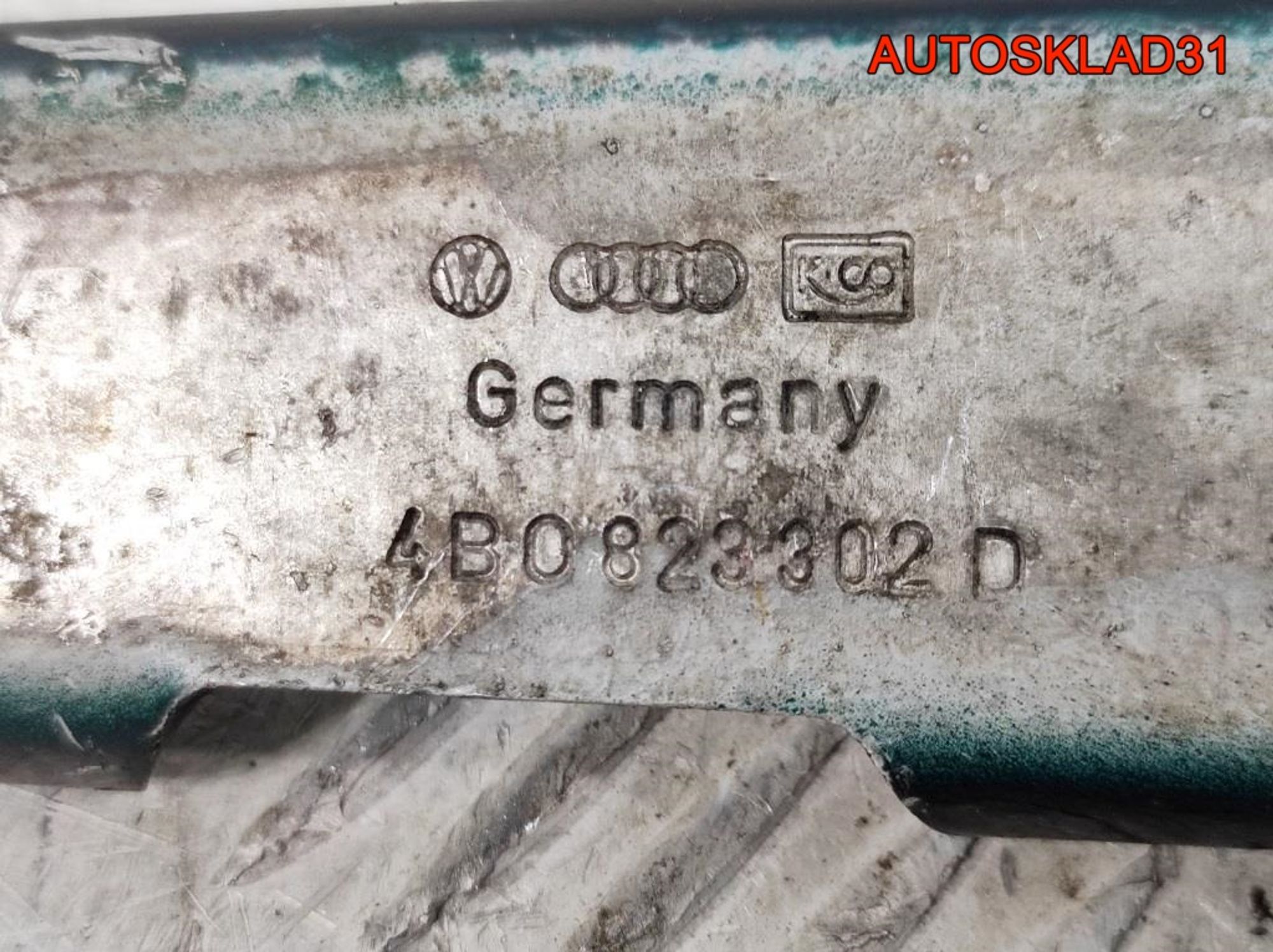 Петля капота правая Audi A6 C5 4B0823302D, 600 рублей, Дубовое