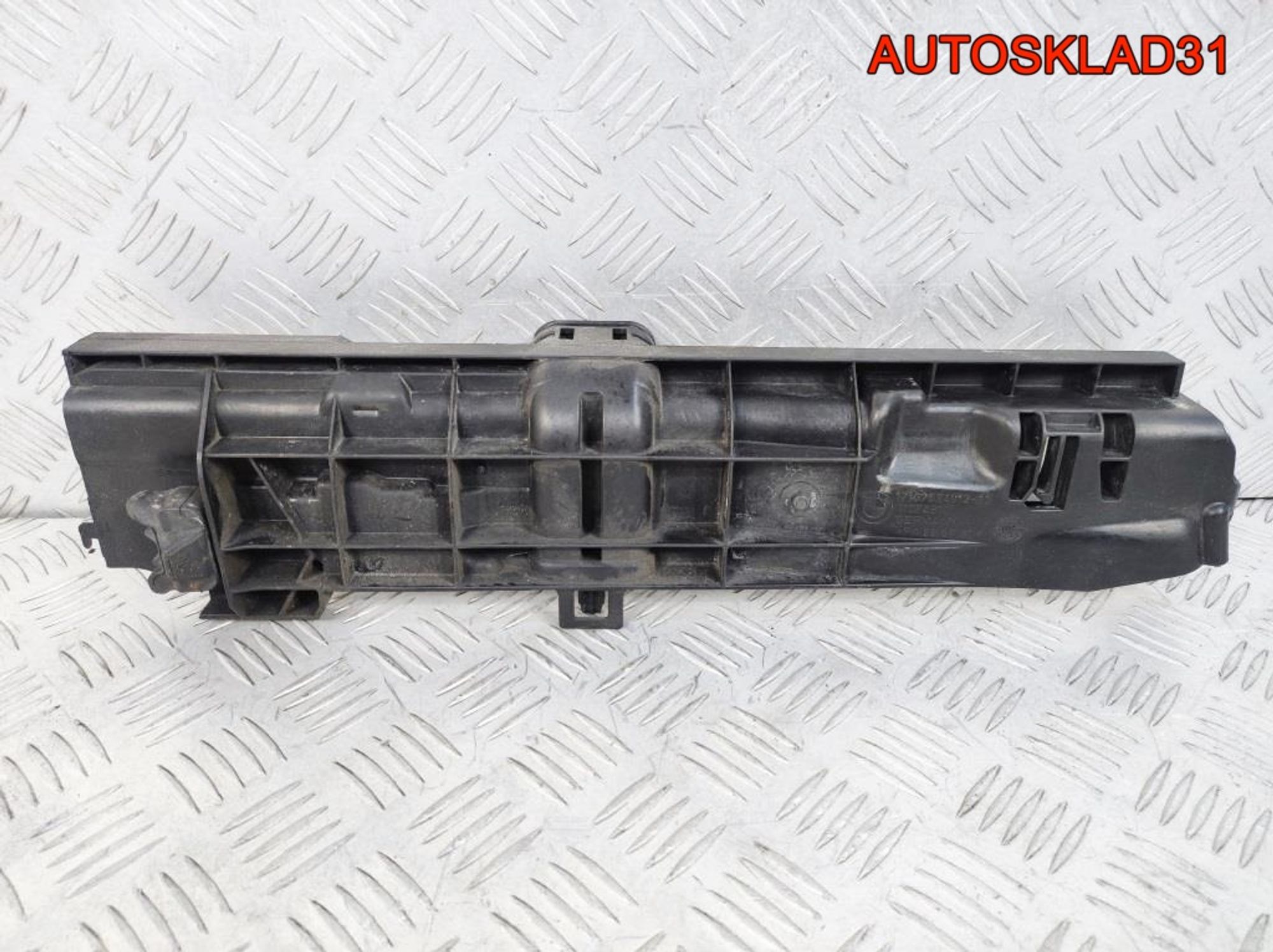 Кронштейн радиатора левый BMW E90 17107524912, 900 рублей, Дубовое