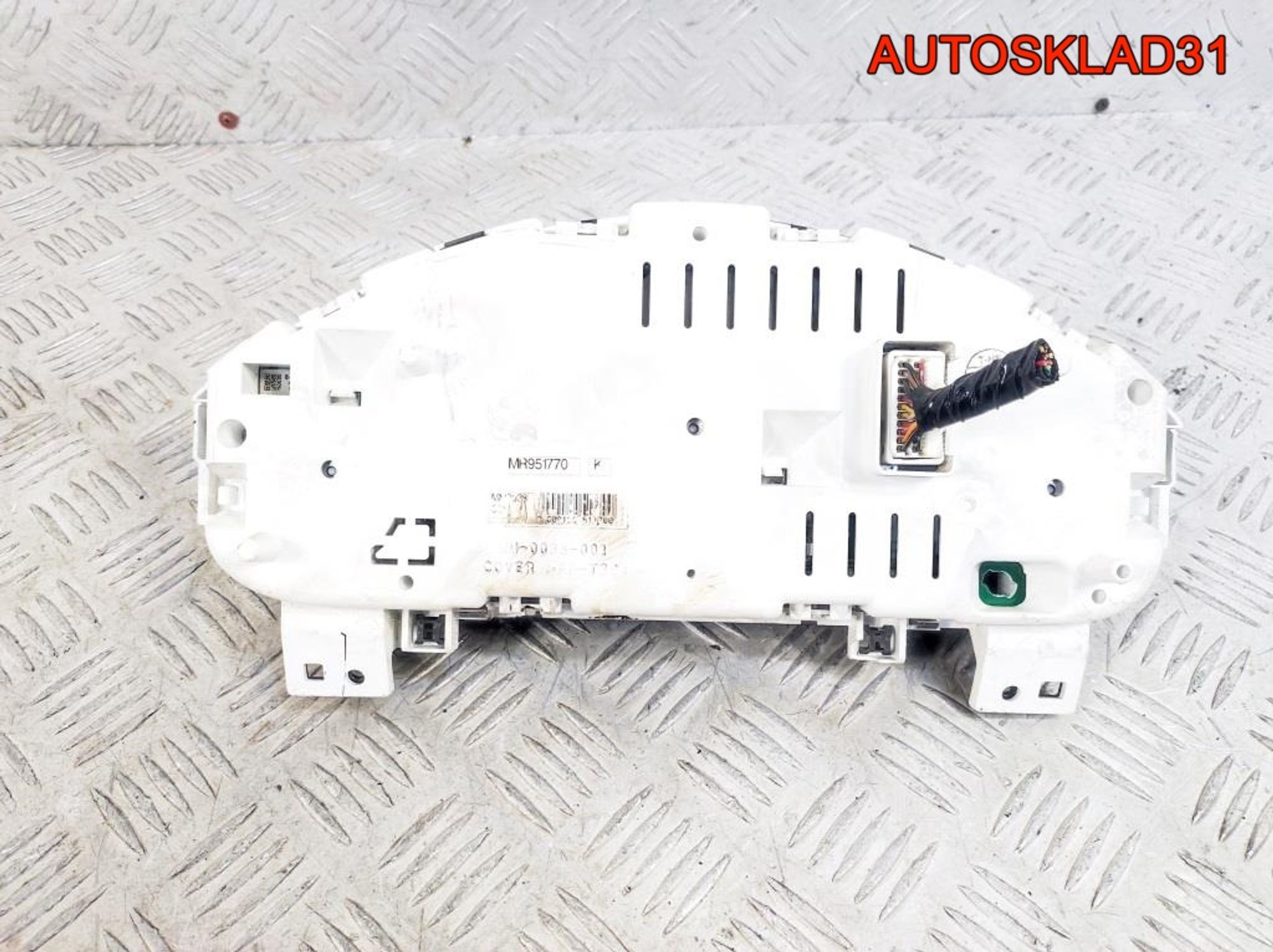 Панель приборов Mitsubishi Colt MR951770 Бензин, 2100 рублей, Дубовое