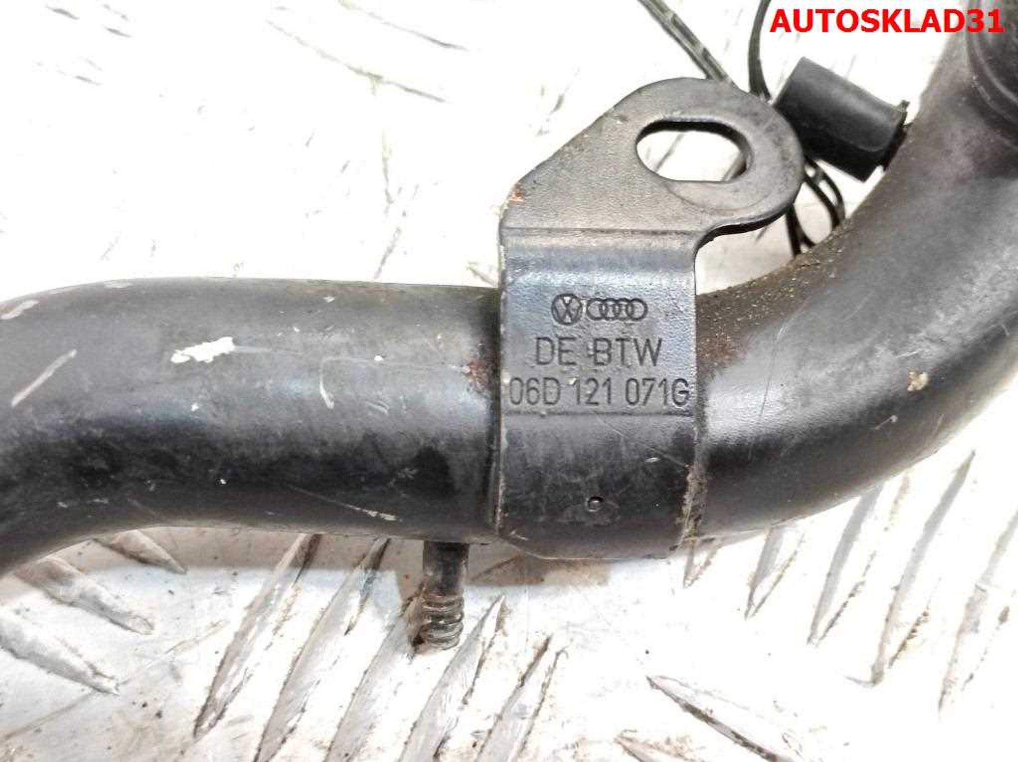 Трубка охлаждающей жидкости Audi A4 B6 2,0 Бензин 06D121071G, 600 рублей, Дубовое