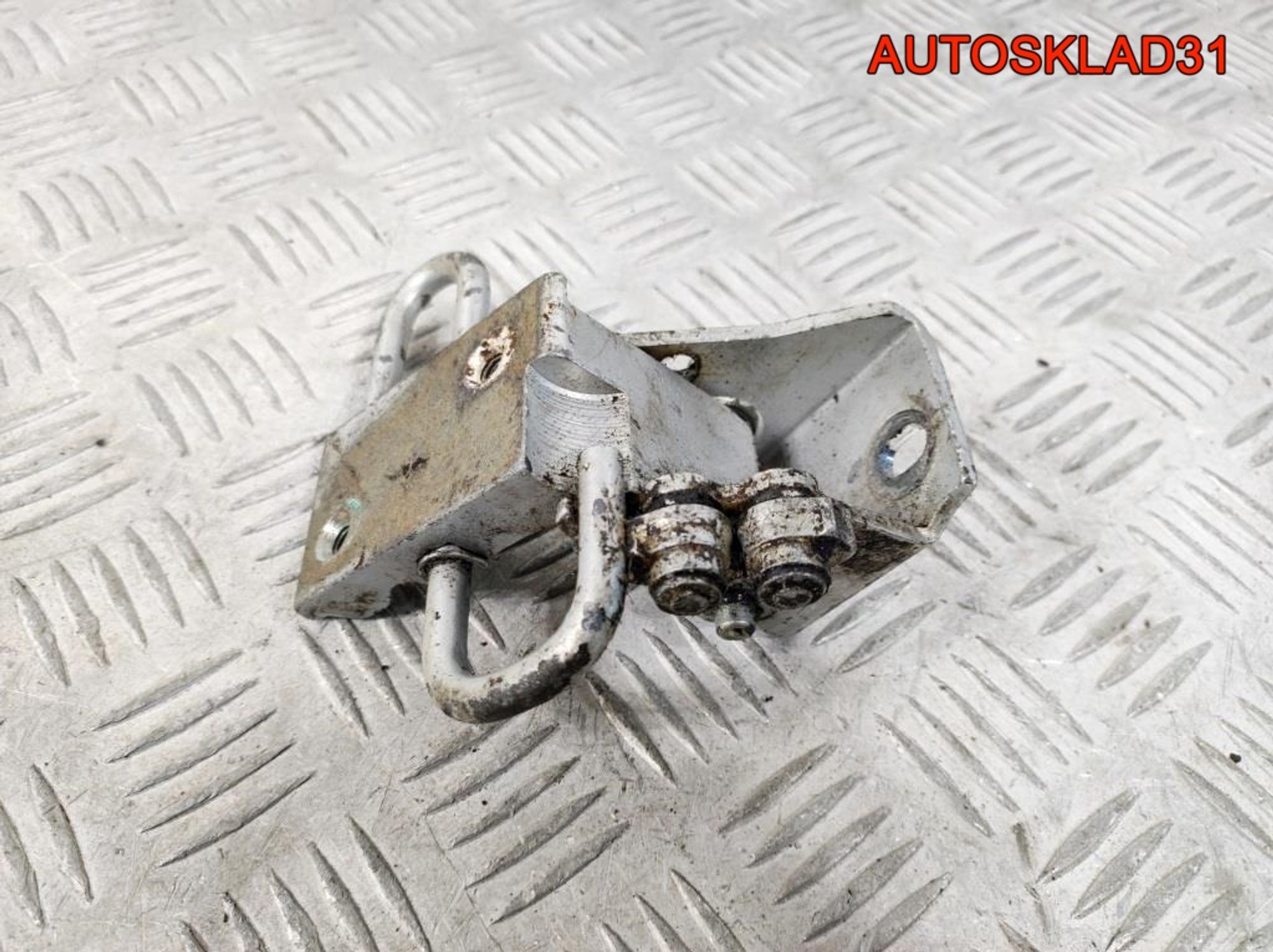 Петля двери задняя правая нижняя VW Passat B5, 700 рублей, Дубовое