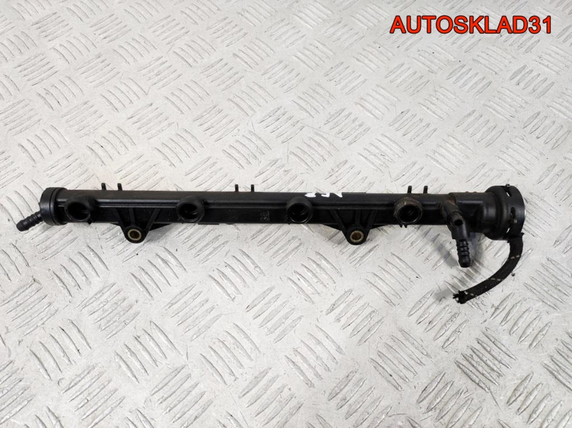 Рейка топливная Skoda Octavia 1,6 AEE 032133319B, 900 рублей, Дубовое