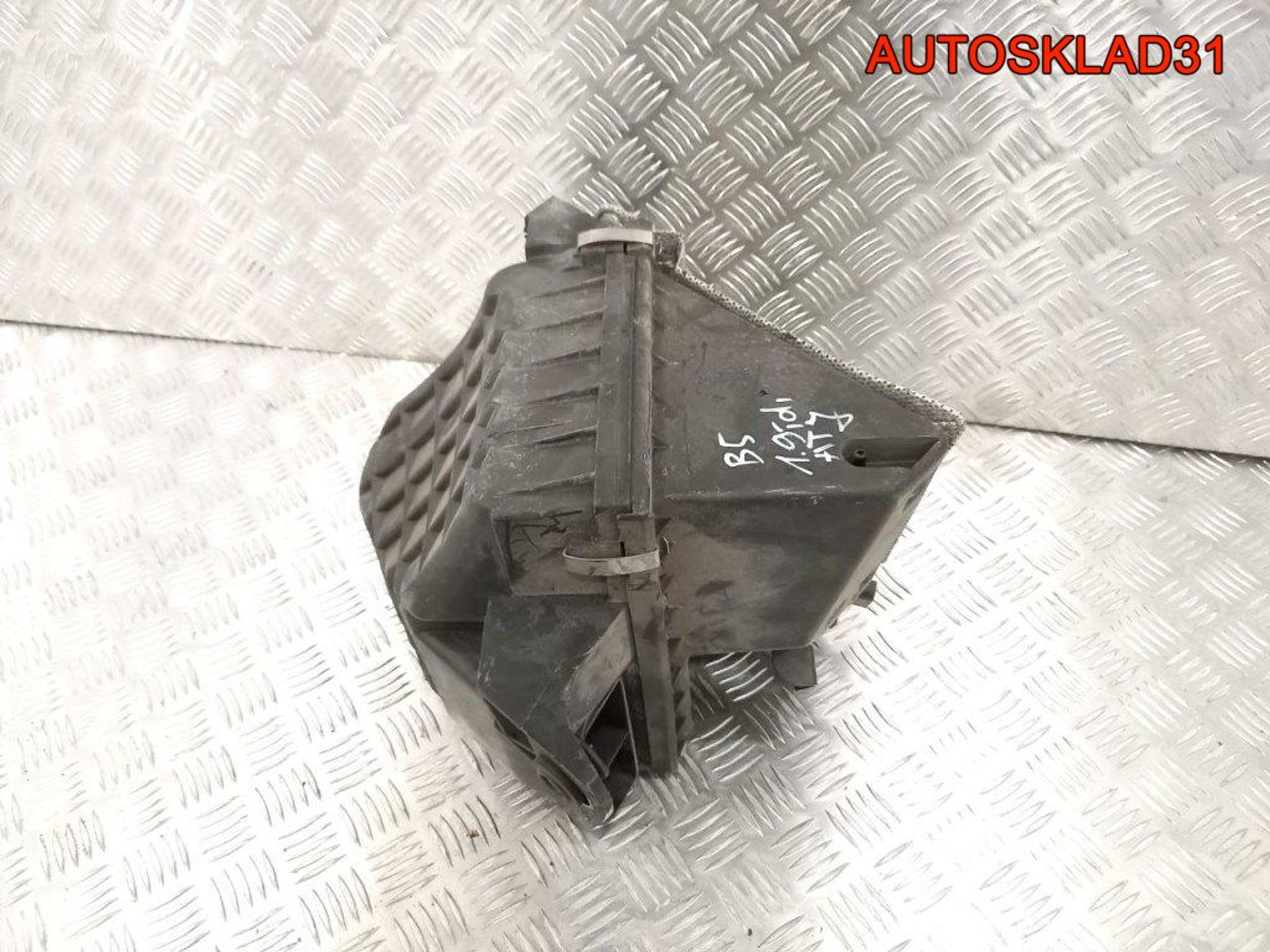 Корпус воздушного фильтра VW Passat B5 8D0129607M, 3200 рублей, Дубовое