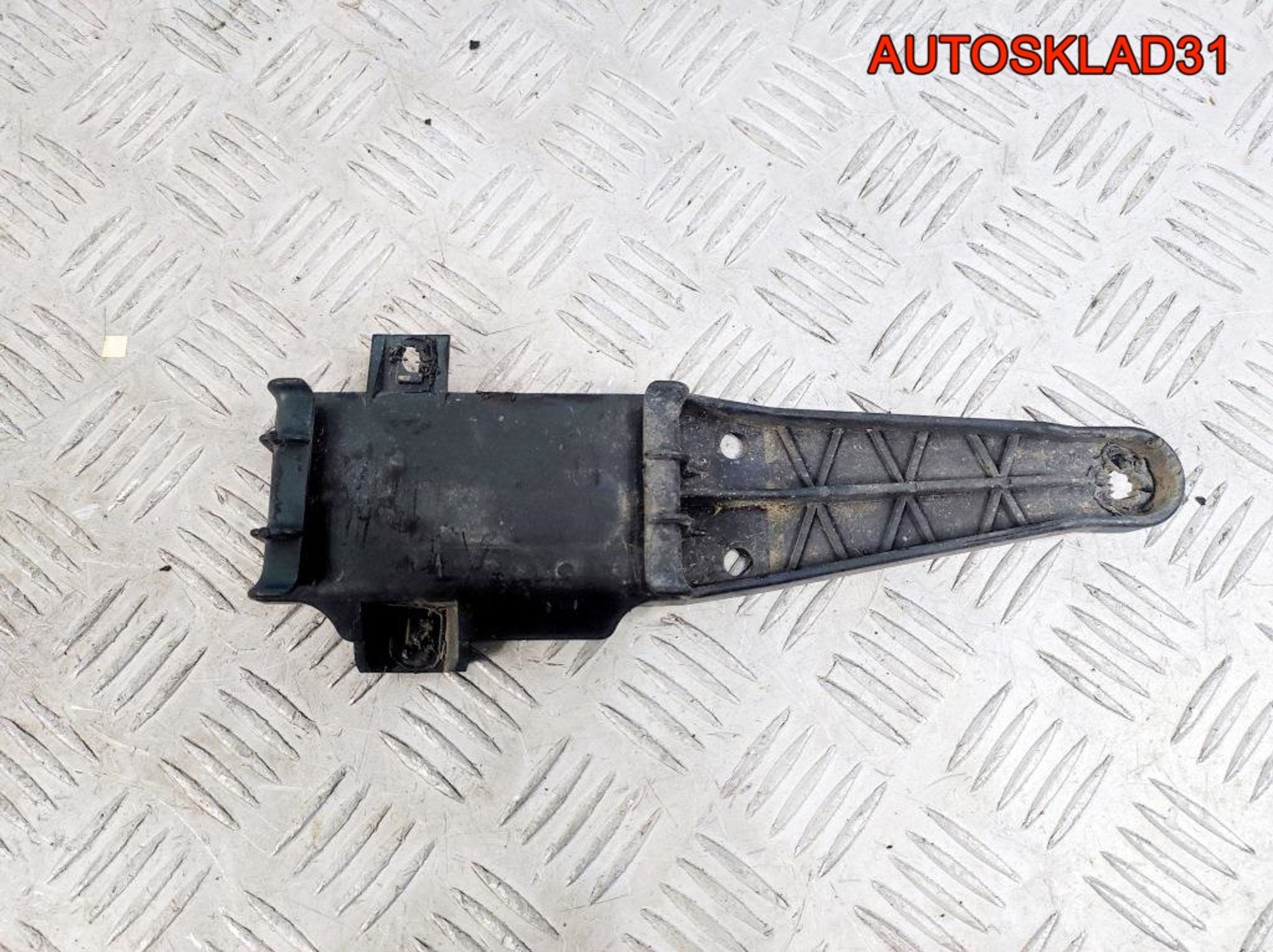 Направляющая заднего бампера правая VW Golf Mk3, 500 рублей, Дубовое