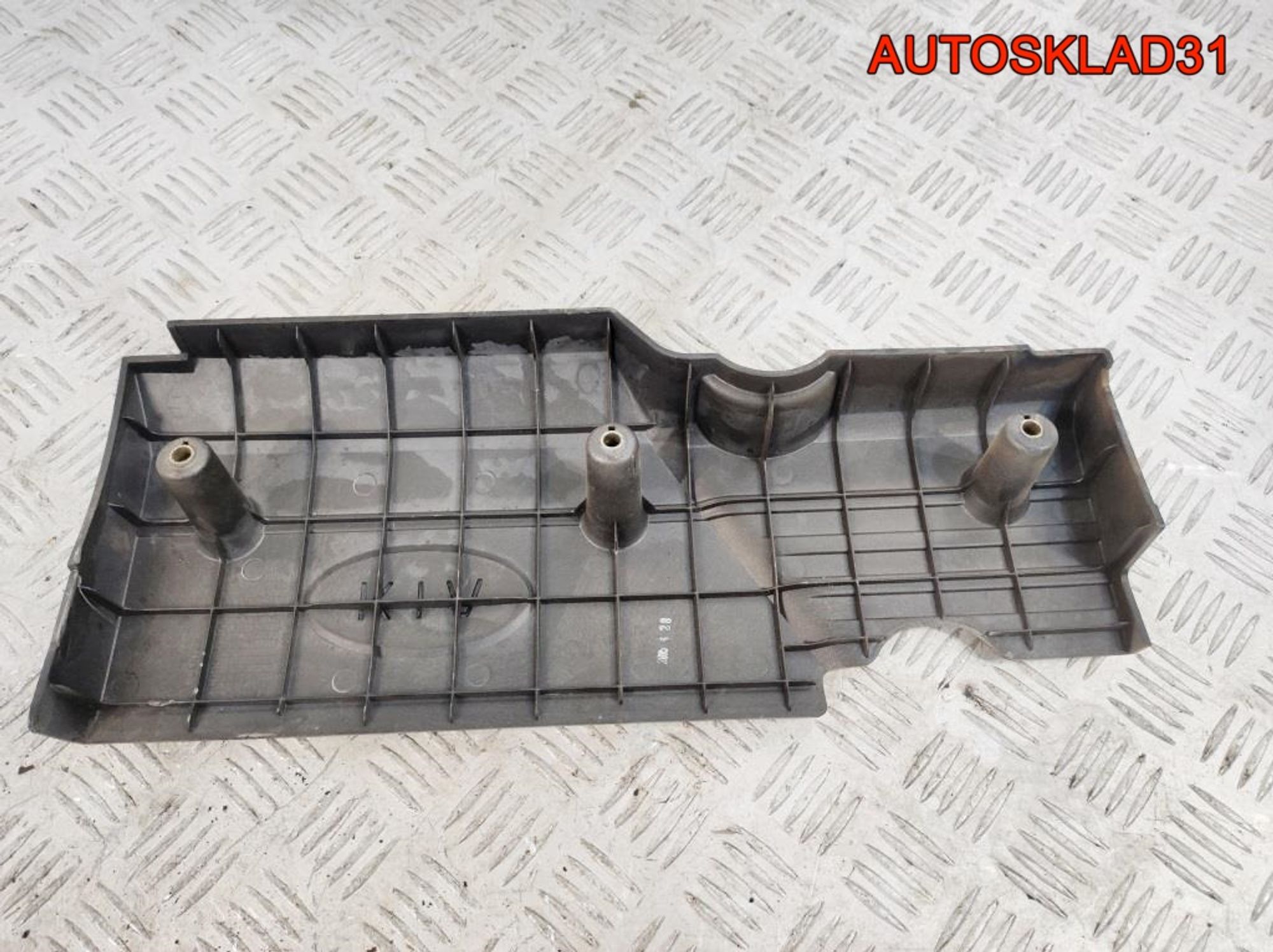 Накладка декоративная Kia Rio 2 1,4 G4EE Бензин 2240526030, 700 рублей, Дубовое