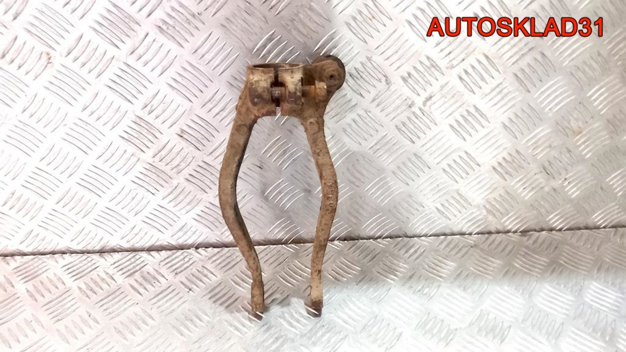 Кронштейн амортизатора левый Mazda 6 GG GJ6A34911A, 600 рублей, Дубовое