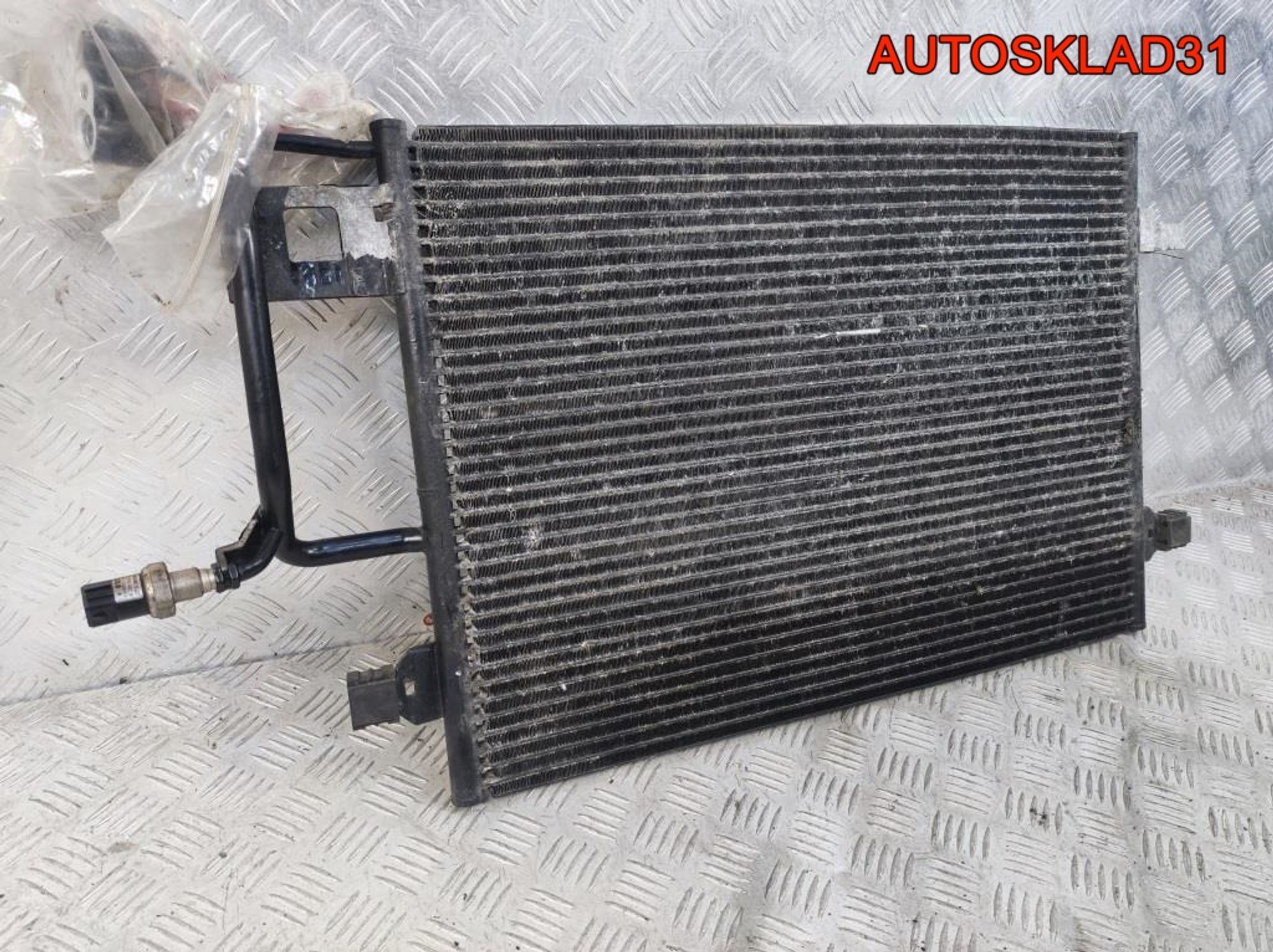 Радиатор кондиционера Audi A4 B5 8D0260401G Дизель, 2500 рублей, Дубовое