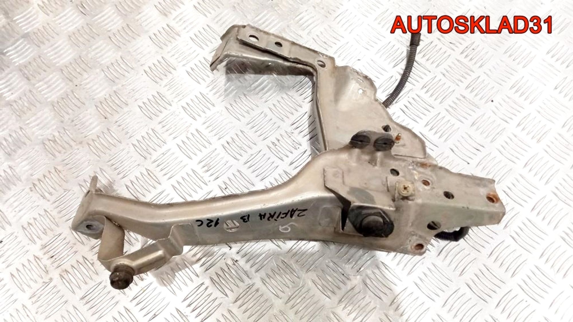 Кронштейн фары левый Opel Zafira B 93184624, 1800 рублей, Дубовое