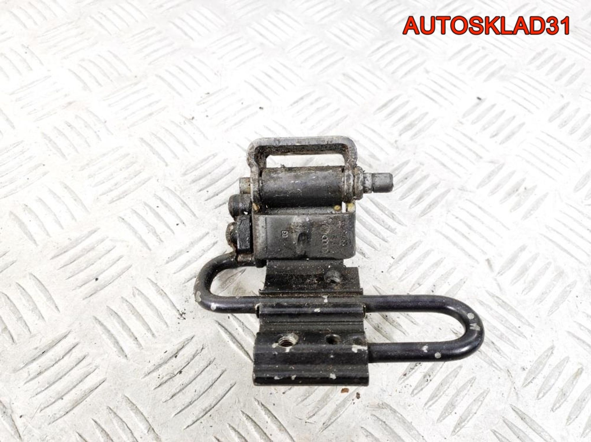 Петля двери задней правой нижняя Audi A4 B6, 700 рублей, Дубовое