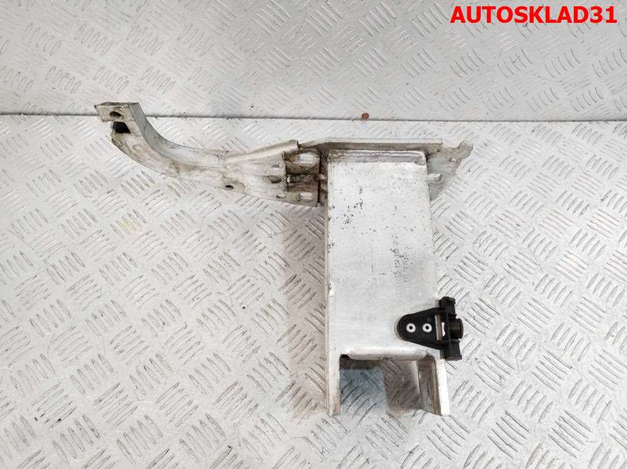 Кронштейн усилителя переднего бампера левый Audi A6 C7 4G 4G0807133F, 3000 рублей, Дубовое