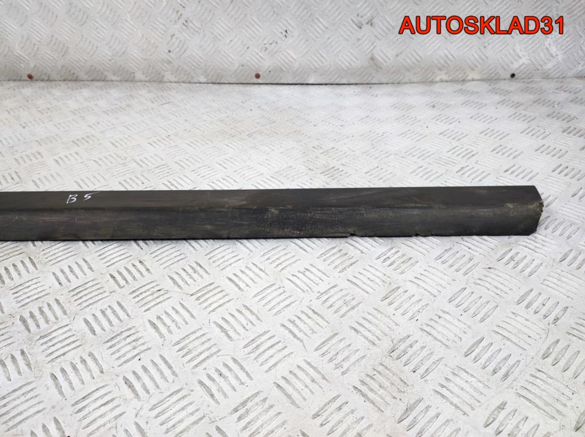 Молдинг перед правой двери VW Passat B5 3B0854940B, 900 рублей, Дубовое