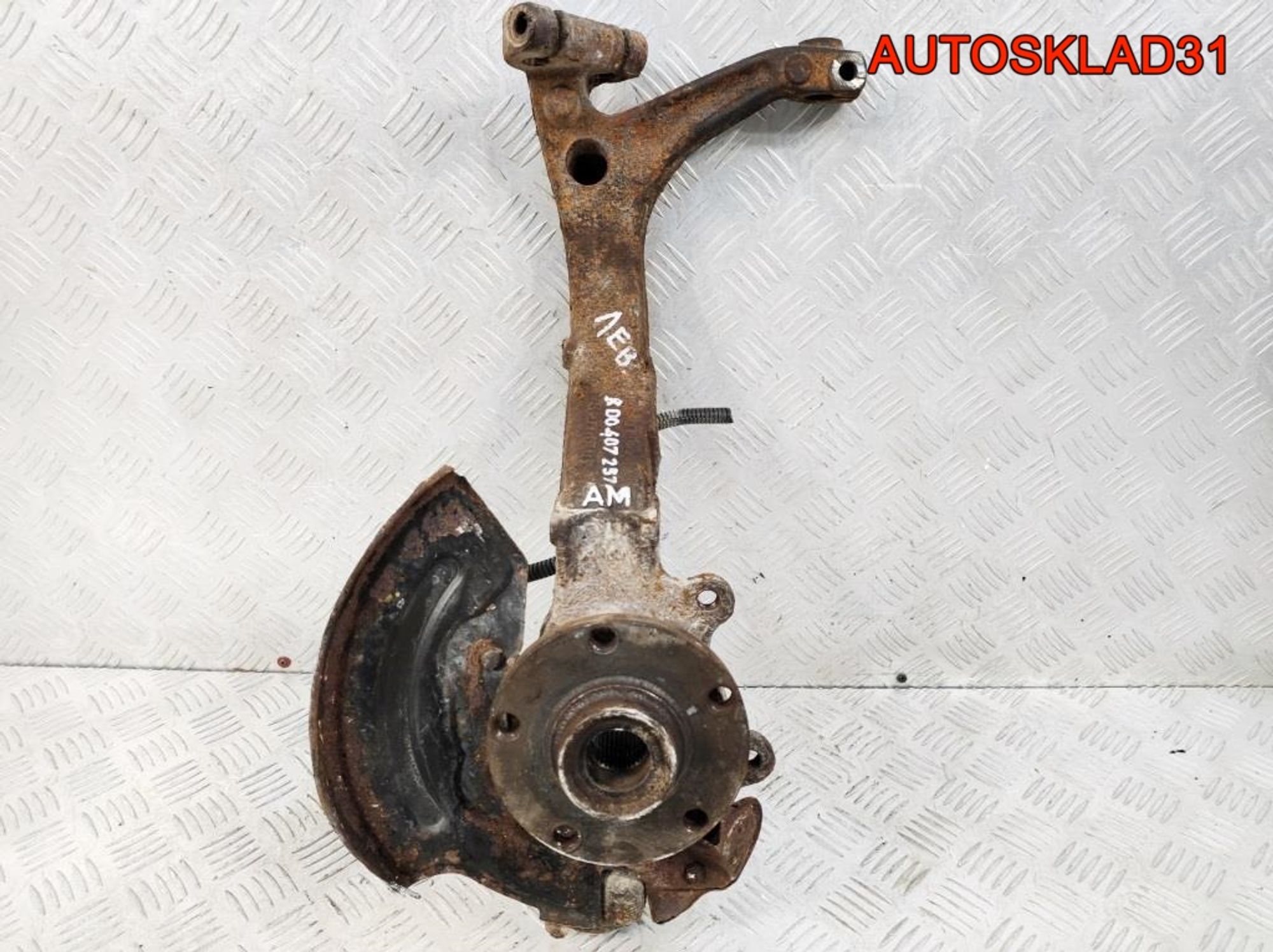 Кулак передний левый VW Passat B5 8D0407257AM, 1200 рублей, Дубовое