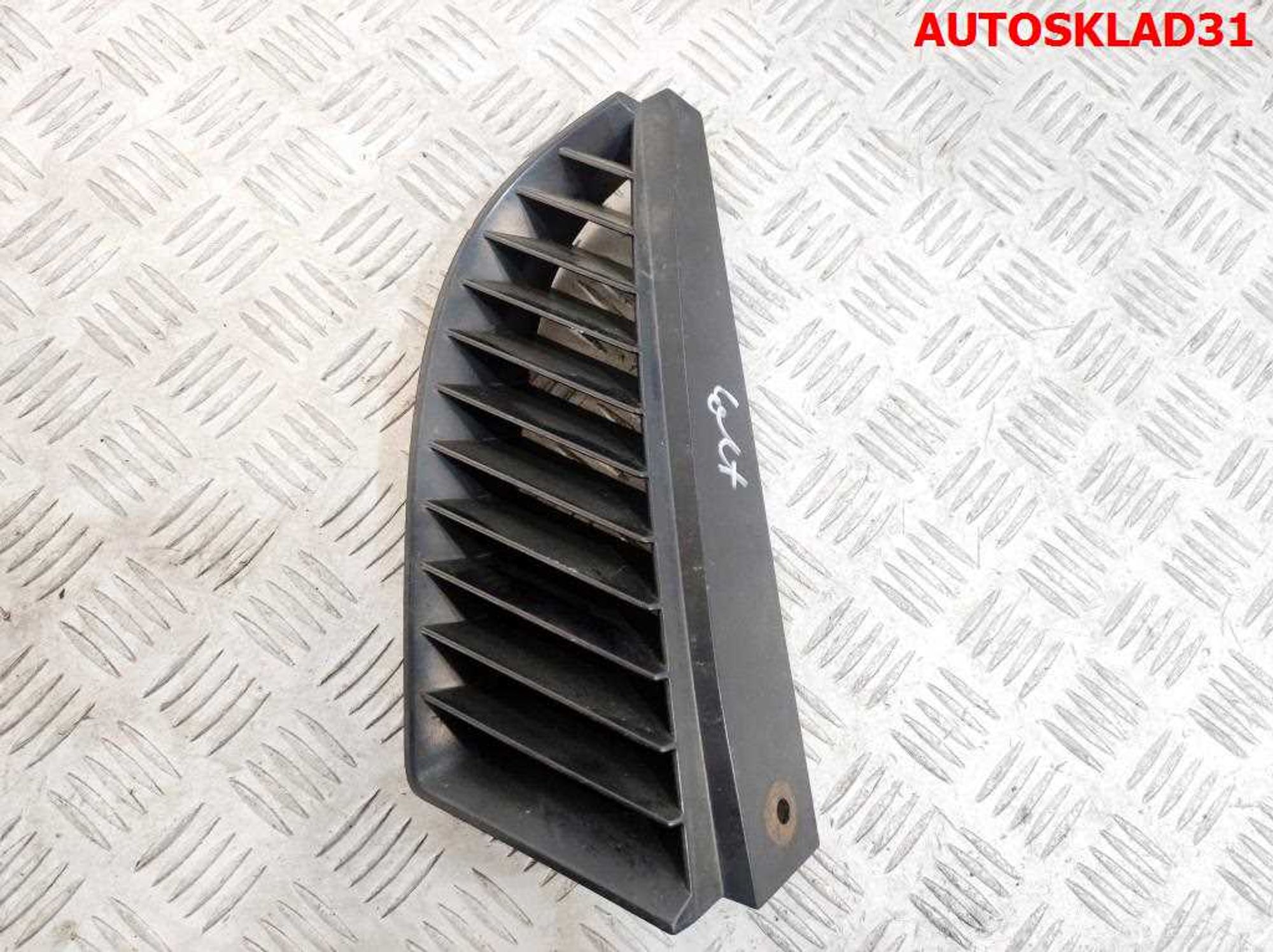 Решетка радиатора правая Mitsubishi Colt 6 MN127774, 2000 рублей, Дубовое