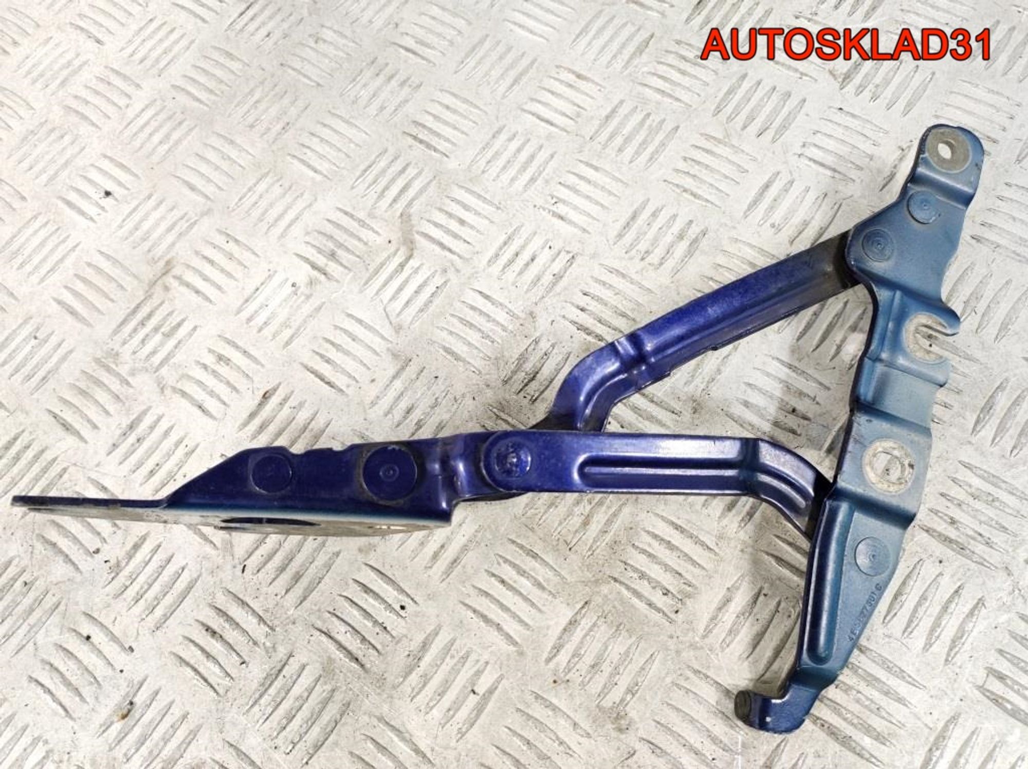 Петля крышки багажника левая Audi A6 C5 4B5827301C, 900 рублей, Дубовое