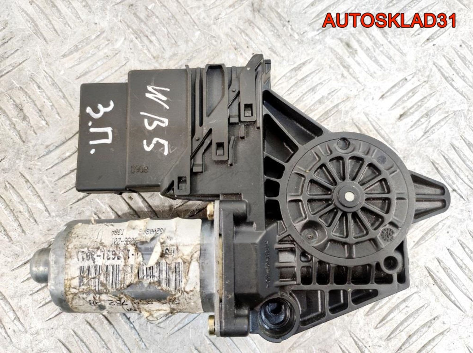 Моторчик стеклоподъемника задний правый VW Passat B5 3B9839752BB, 800 рублей, Дубовое