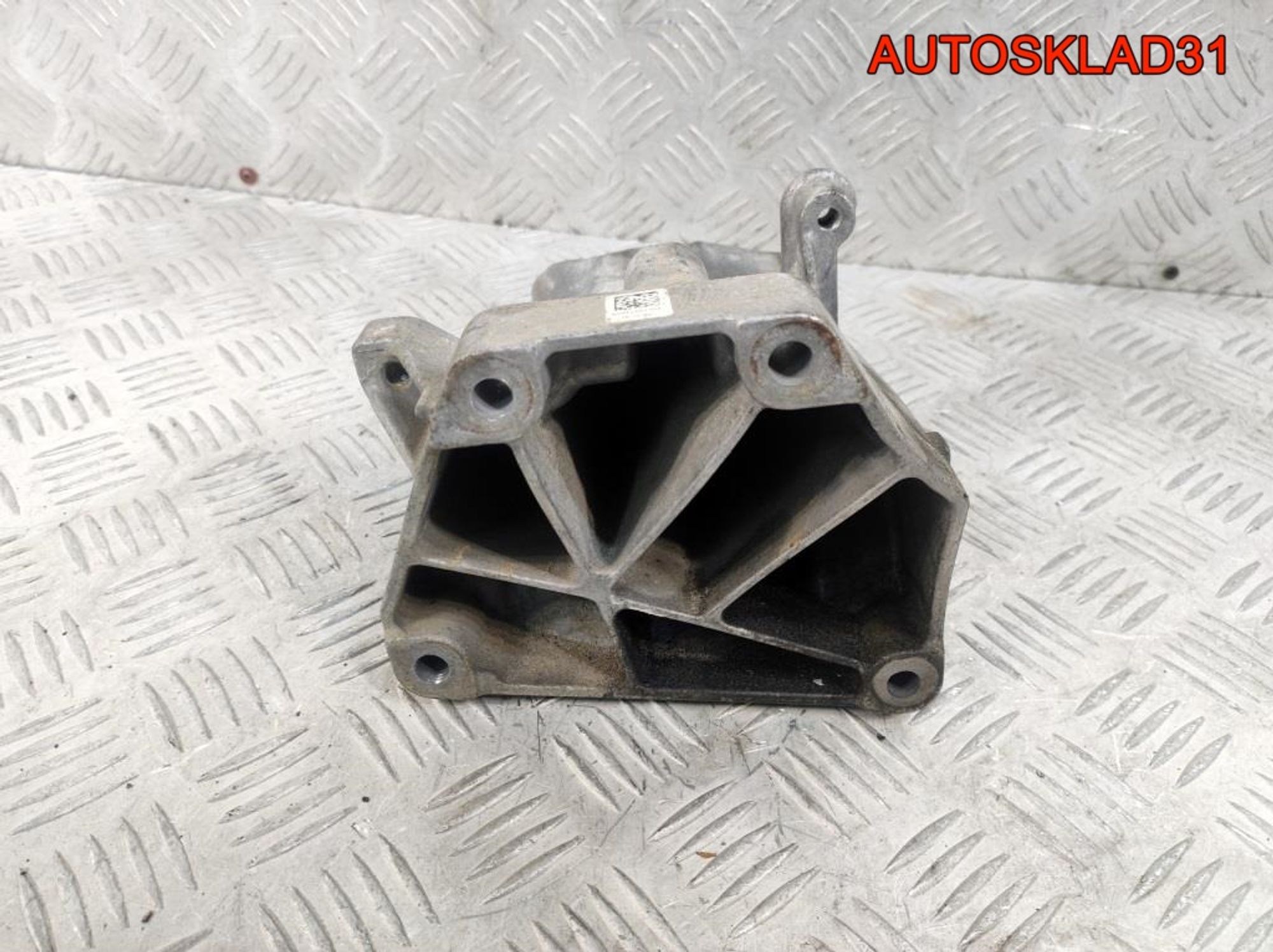 Кронштейн двигателя левый Mercedes X204 651.912, 1000 рублей, Дубовое