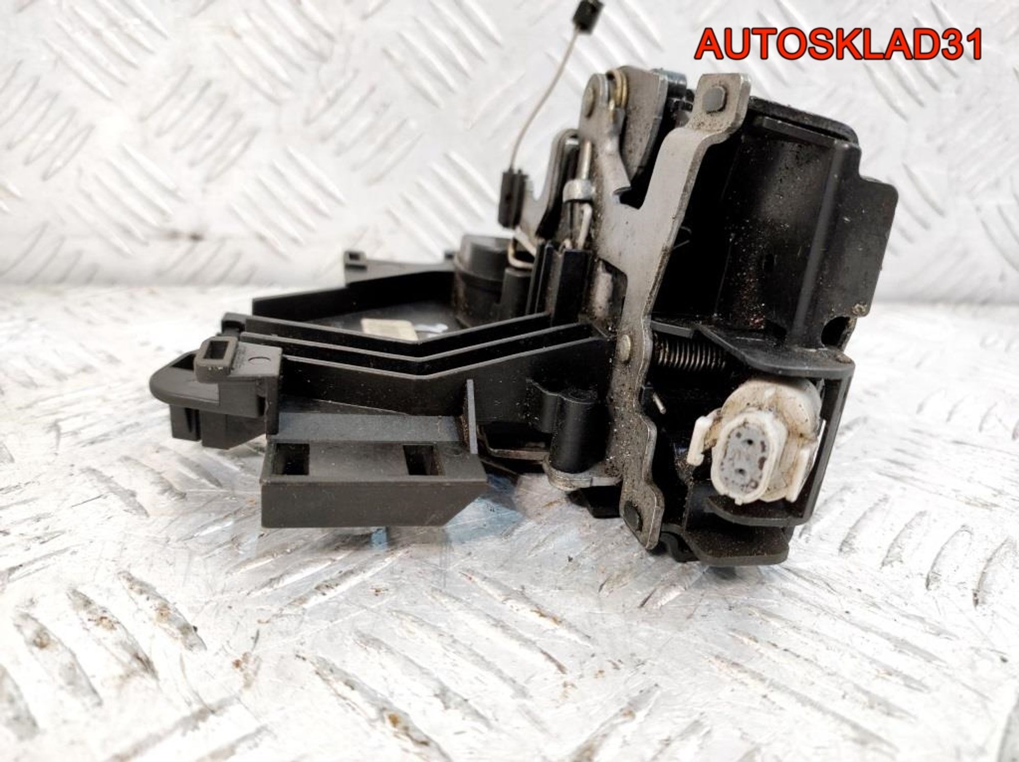 Замок двери передней левой VW Golf 4 6X1837013G, 3200 рублей, Дубовое