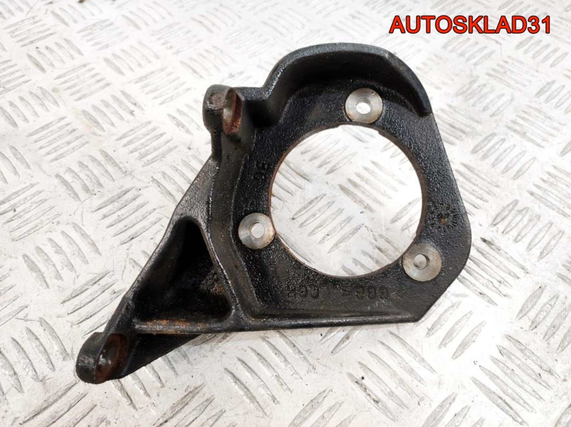 Кронштейн промвала VW Golf 5 2.0 BKD Дизель 1K0407104E, 800 рублей, Дубовое