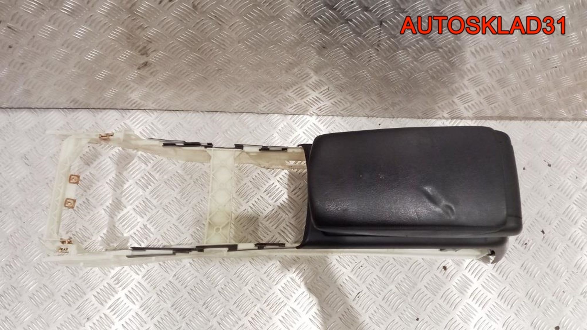 Подлокотник Audi A6 C6 4F0864209A, 2000 рублей, Дубовое