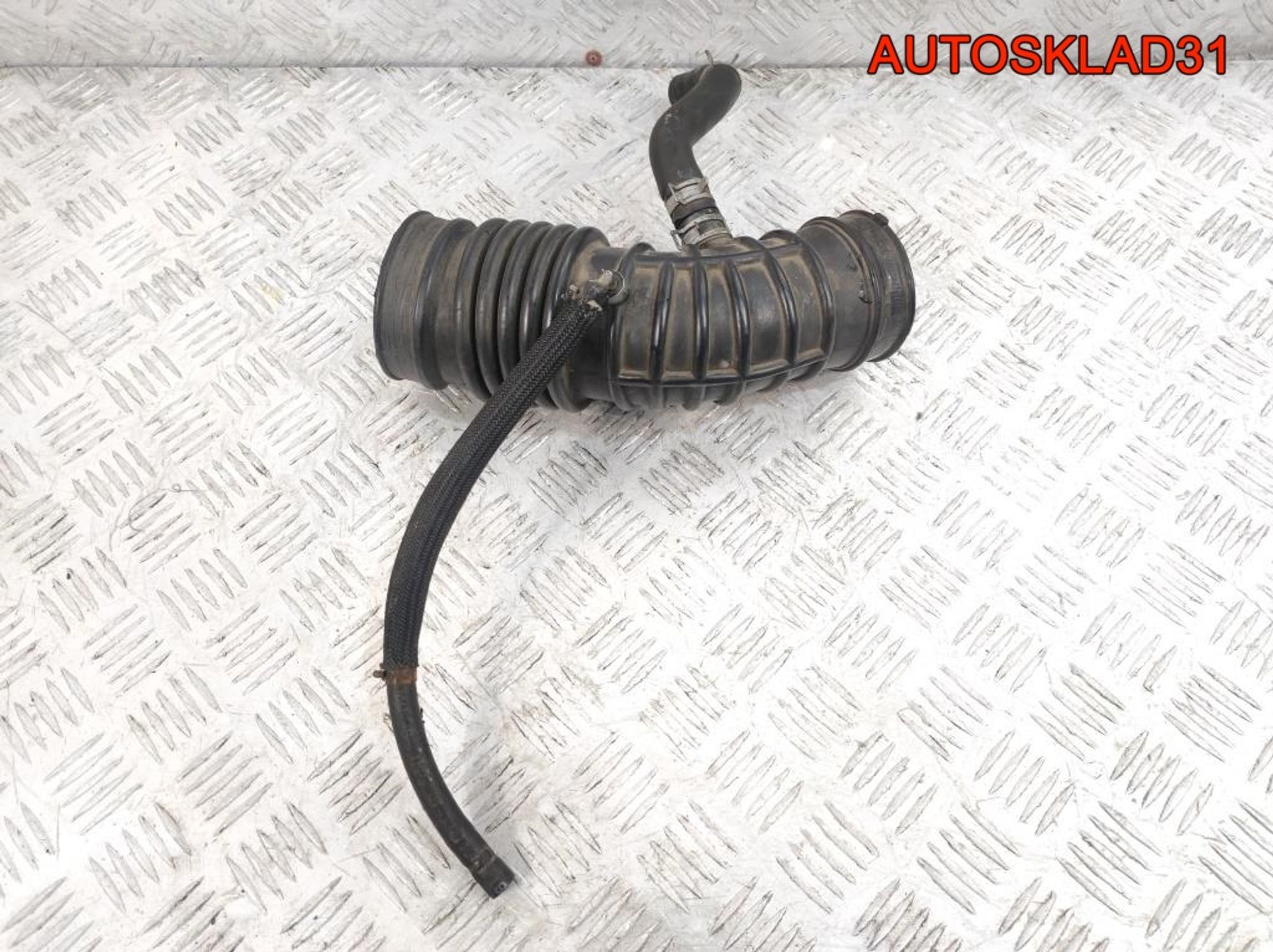 Патрубок воздушного фильтра Nissan Primera P11 165785V000, 1500 рублей, Дубовое