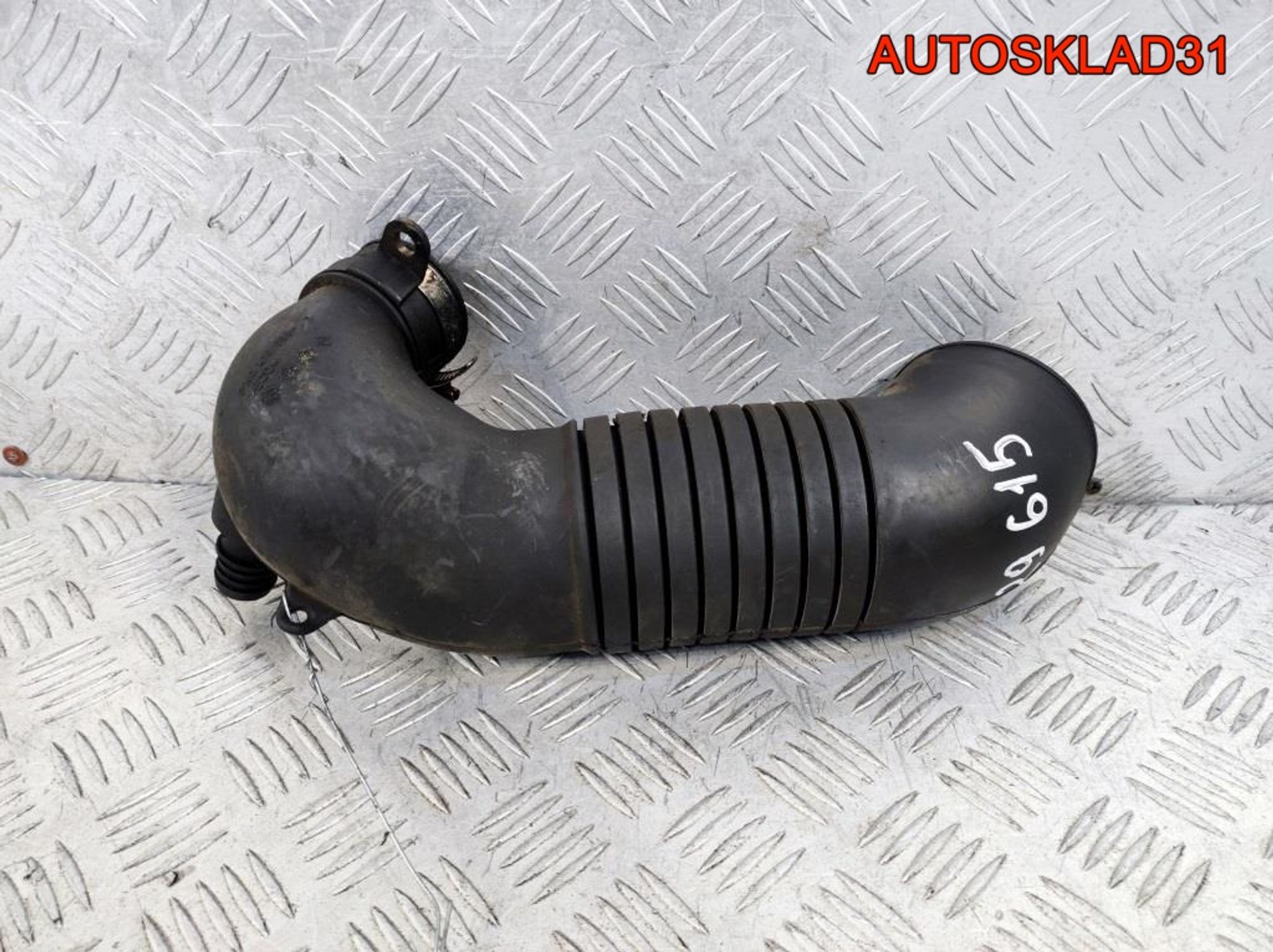 Патрубок воздушного фильтра Audi A4 B6 8E0129615, 1700 рублей, Дубовое