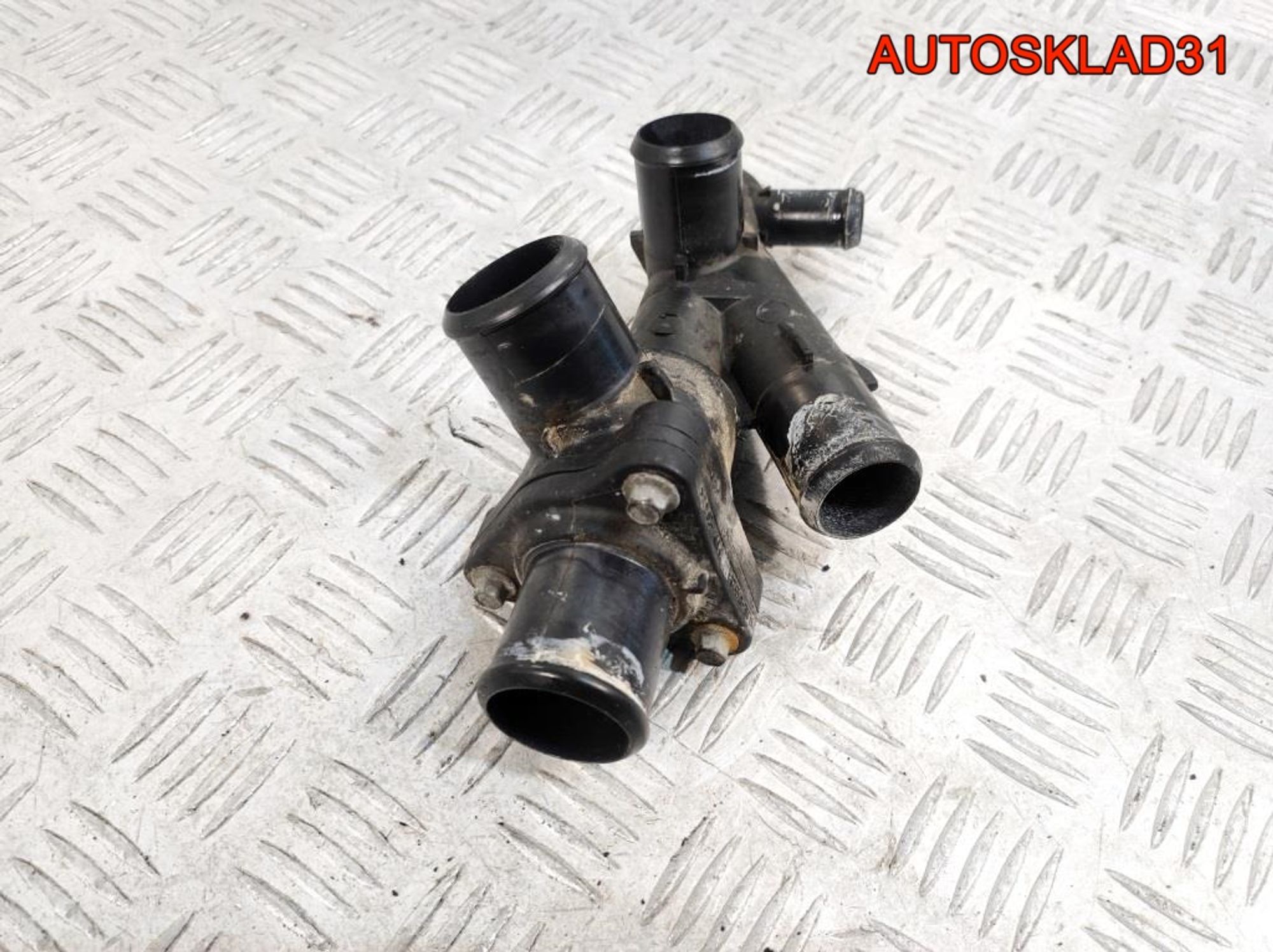 Корпус термостата Ford Maverick 2 3,0 7KB4 2M2E8A587CD, 900 рублей, Дубовое