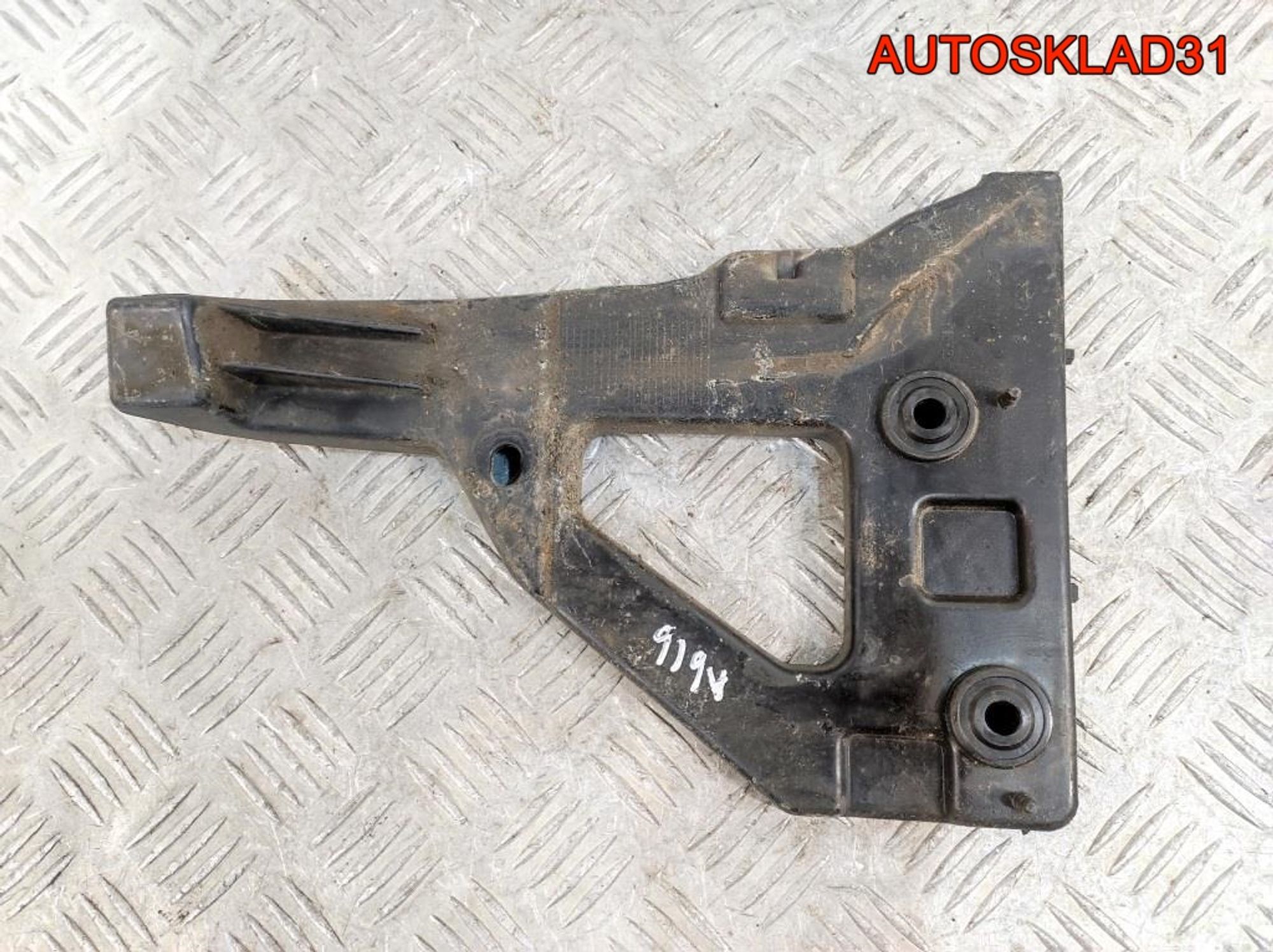 Кронштейн переднего бампера левый Audi A6 C6 4F0807227, 1400 рублей, Дубовое