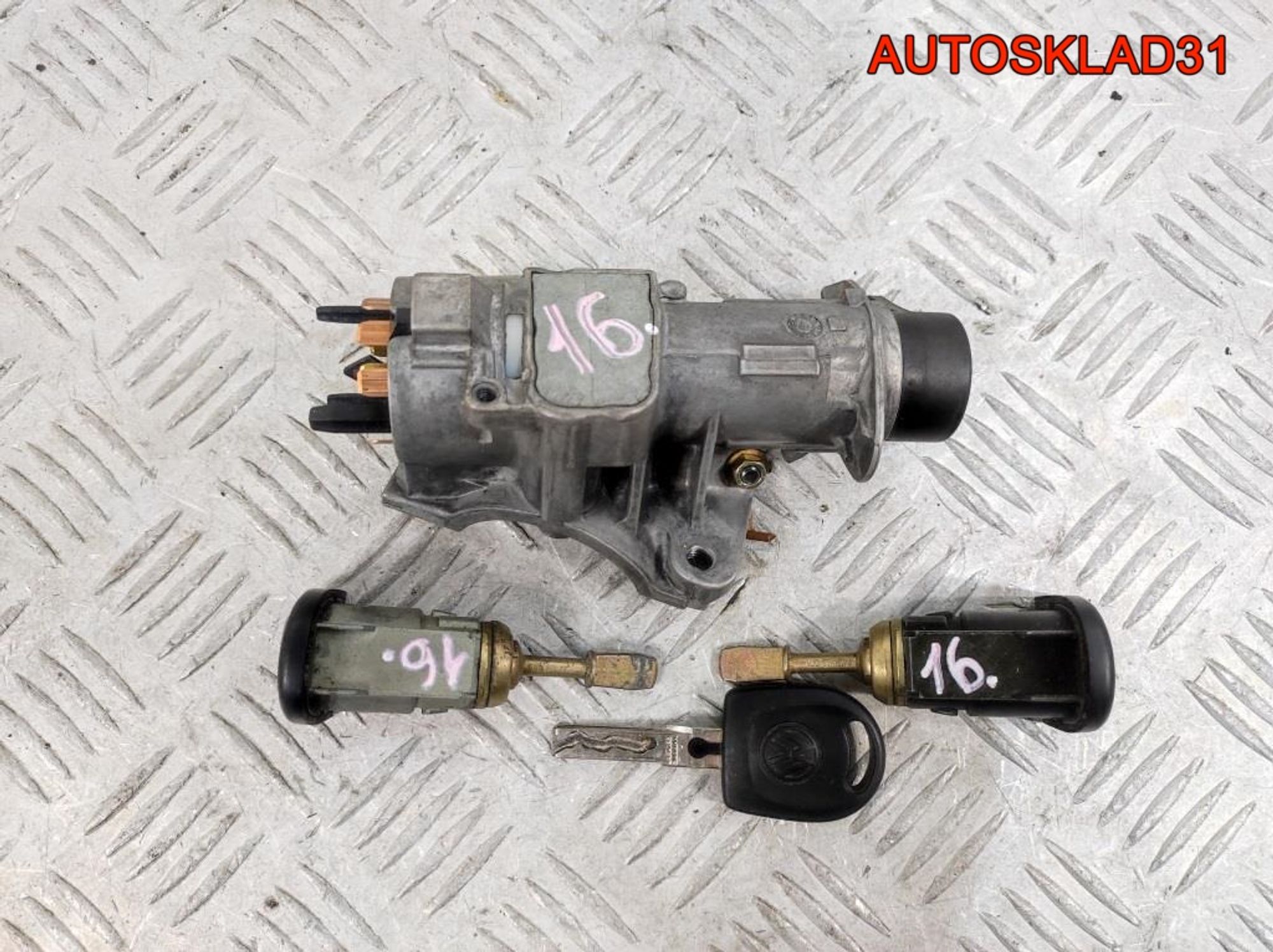 Комплект замок зажигания и личинки с ключом VW Golf 4 4B0905851C, 4100 рублей, Дубовое