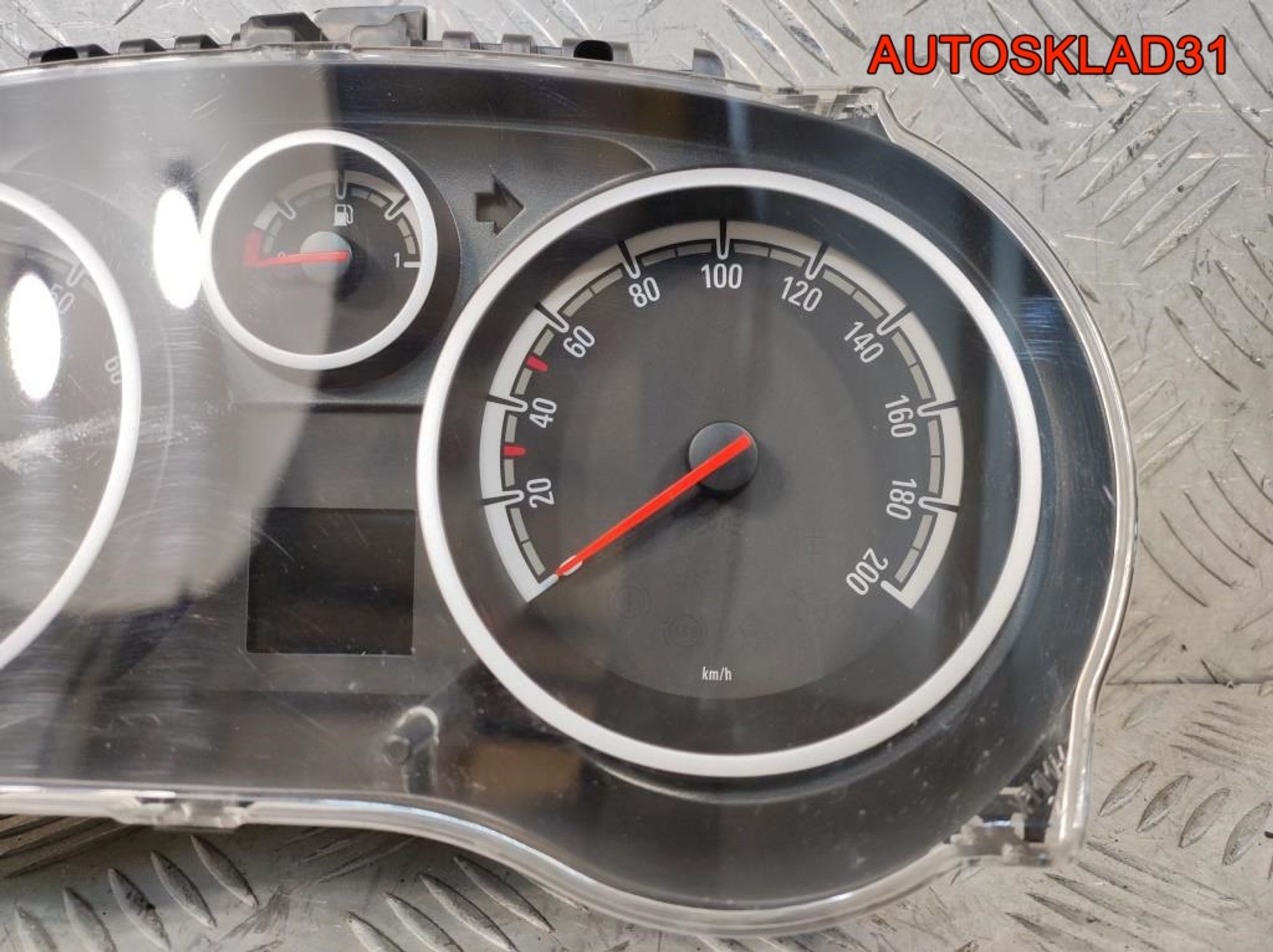 Панель приборов Opel Corsa D 13264268 Бензин, 8100 рублей, Дубовое