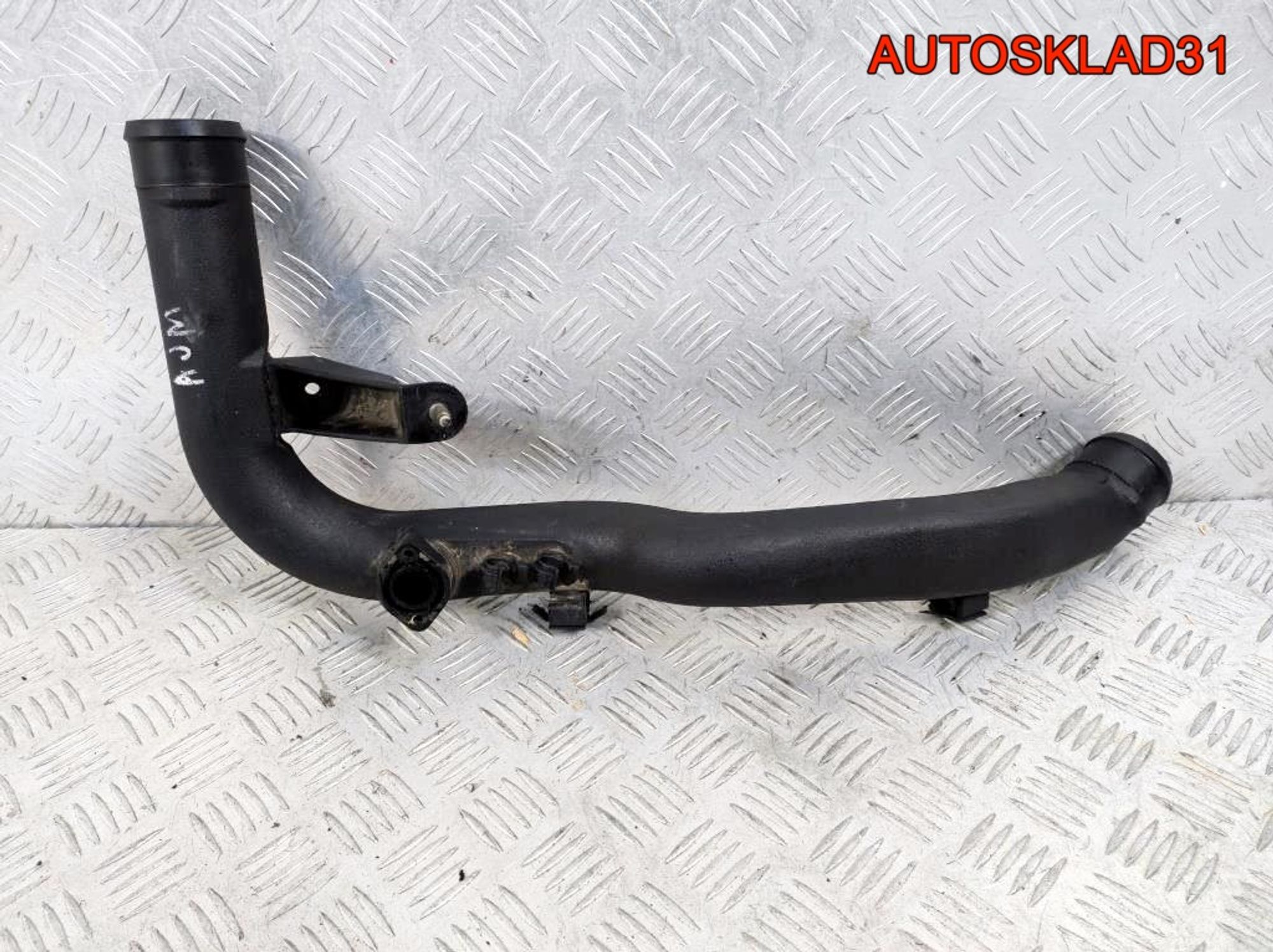 Патрубок интеркулера VW Passat B5 AJM 8D0145840S, 900 рублей, Дубовое