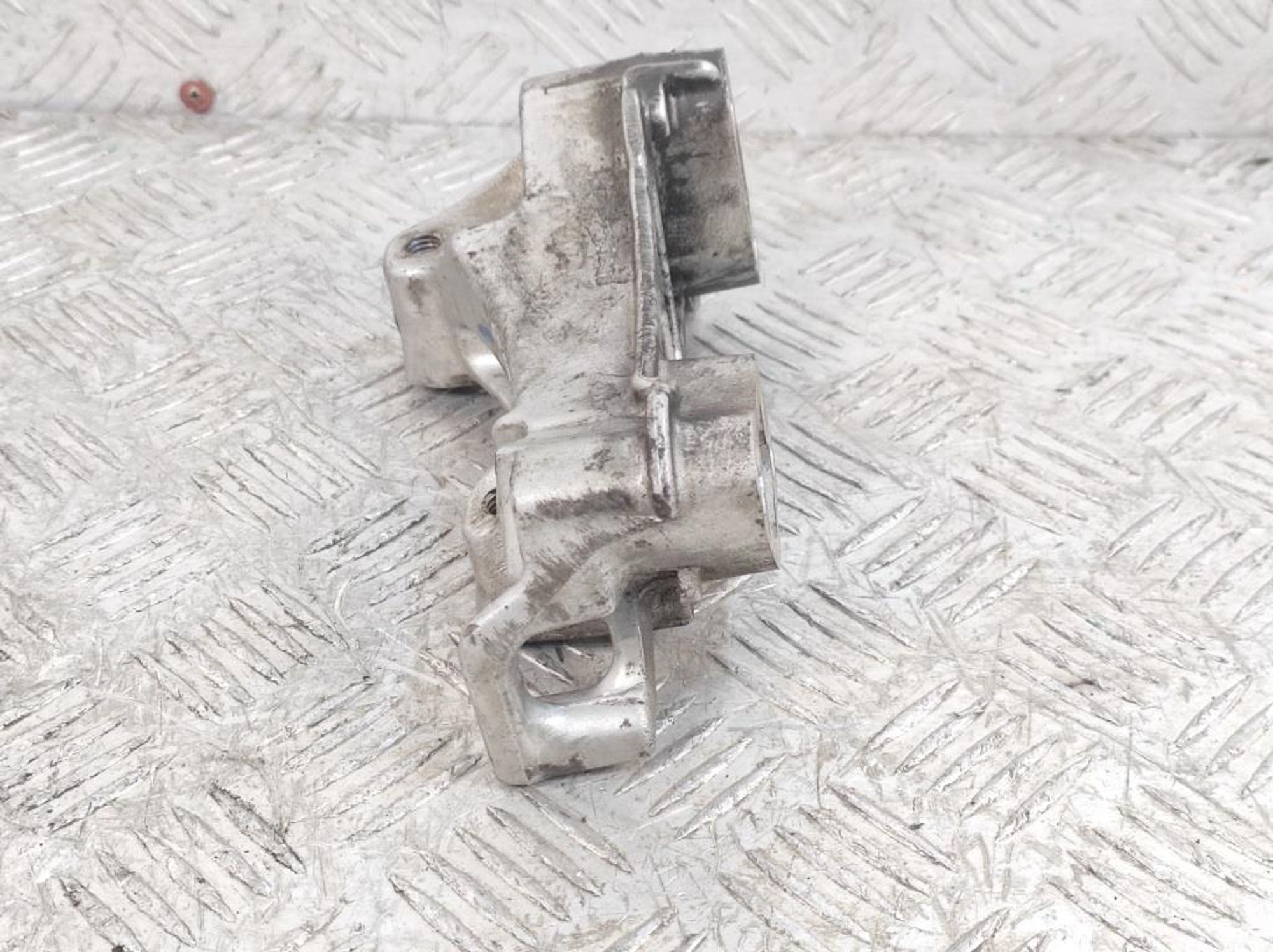 Кронштейн двигателя правый Ford Focus 2 1,6 Дизель 9643574880, 800 рублей, Дубовое