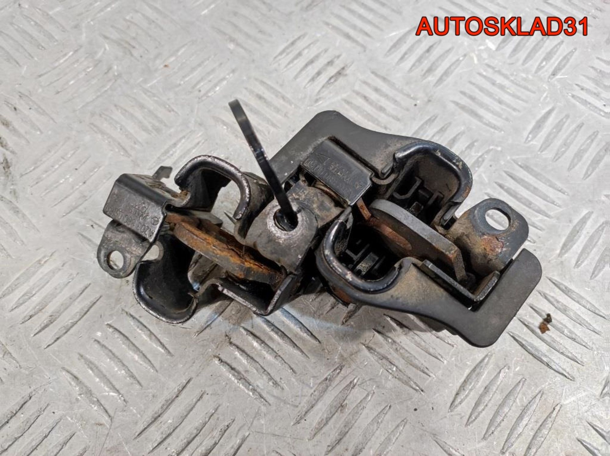 Замок капота Mercedes-Benz W203 A2038800060, 1400 рублей, Дубовое