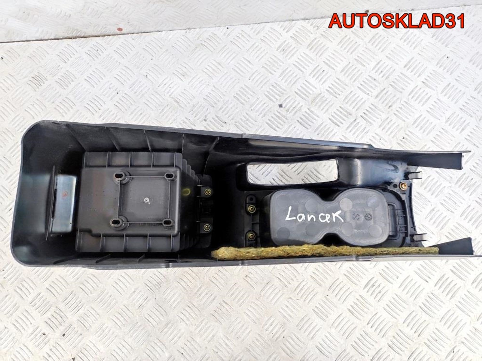 Подлокотник Mitsubishi Lancer 9 MR512526, 2100 рублей, Дубовое