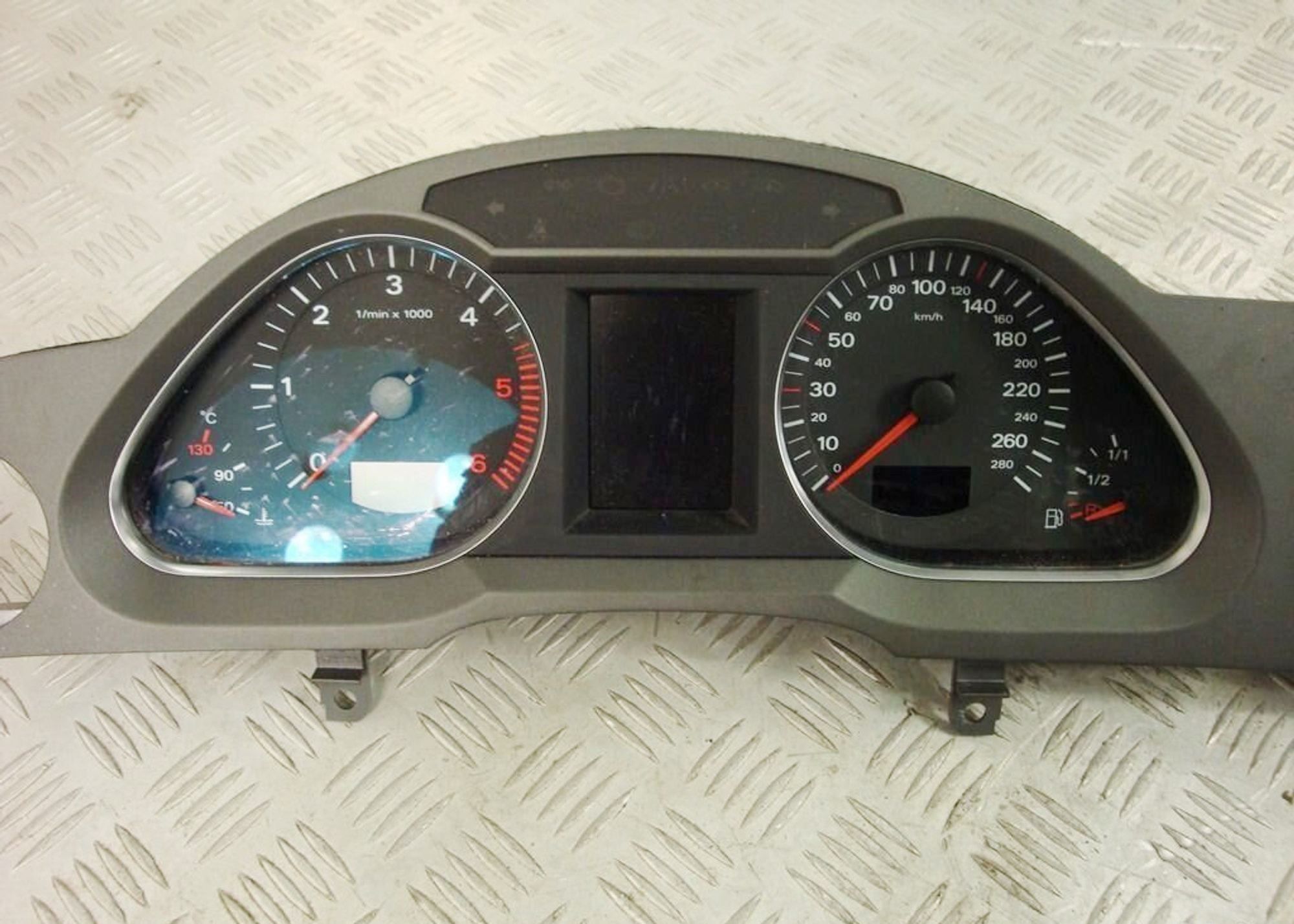 Панель приборов Audi A6 C6 3.0 BMK Дизель АКПП 4F0920933J, 7700 рублей, Дубовое