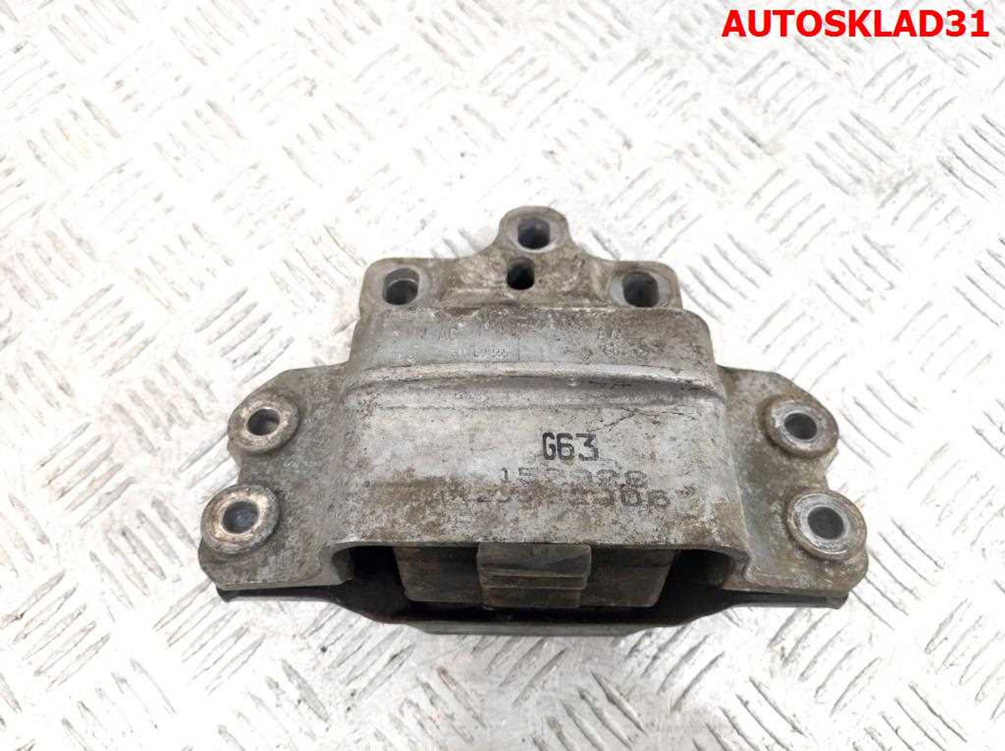 Опора МКПП левая Volkswagen Passat B6 3C0199555AA, 1800 рублей, Дубовое