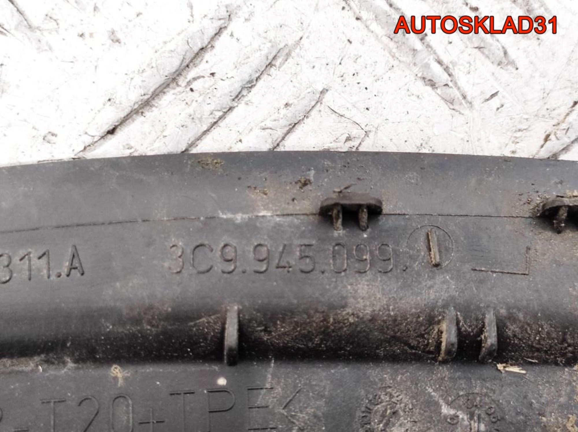 Щиток фонаря левый VW Passat B6 3C9945311A Combi, 300 рублей, Дубовое