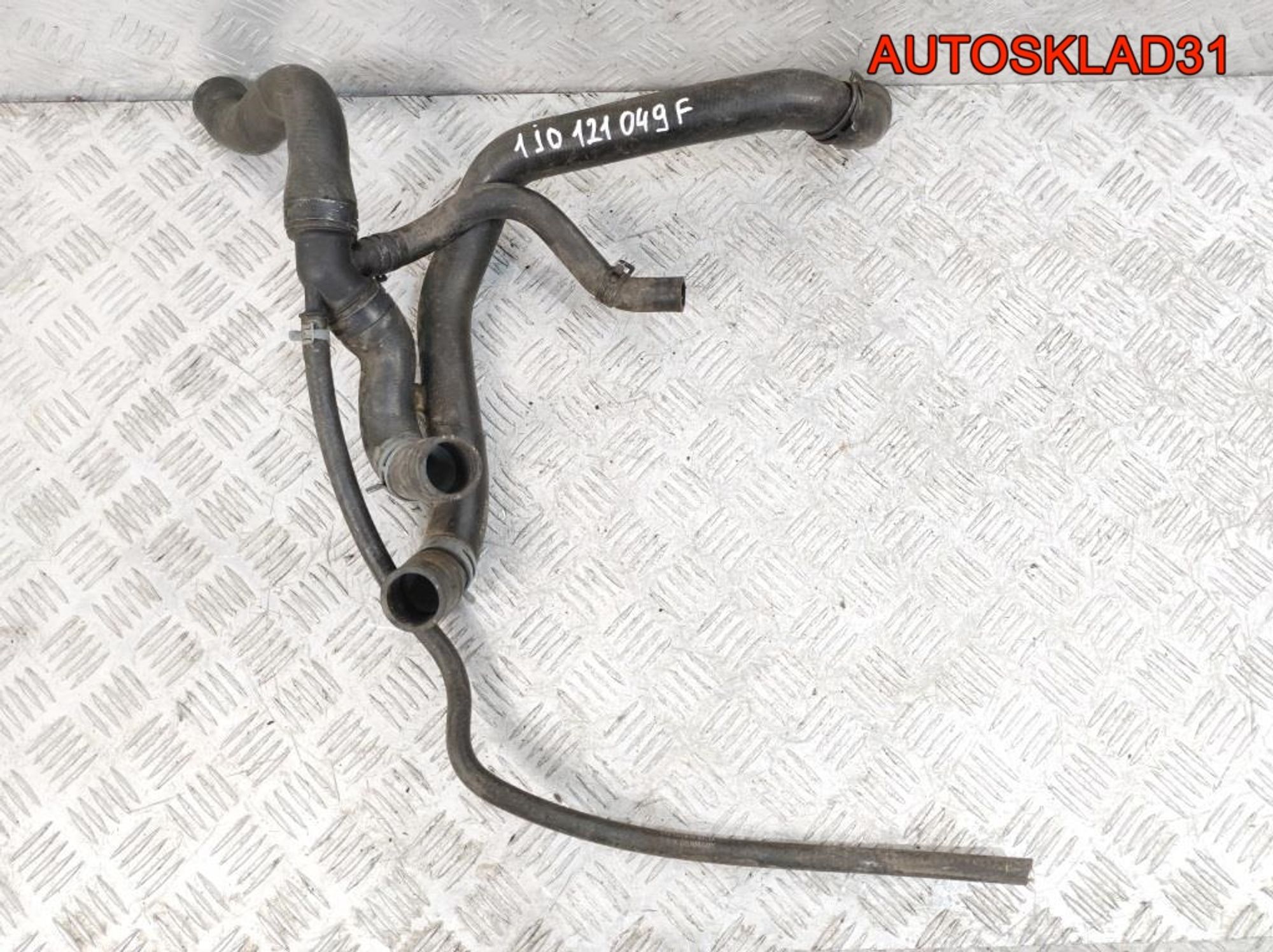 Патрубок радиатора VW Golf 4 1,6 Бензин 1J0121049F, 2000 рублей, Дубовое