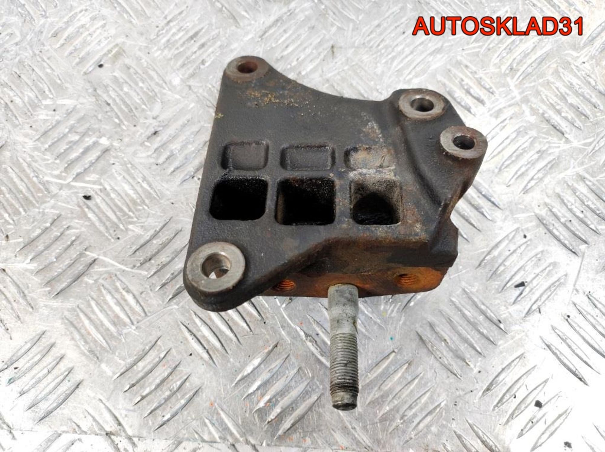 Кронштейн двигателя правый Hyundai Sonata 5  G4KC, 500 рублей, Дубовое