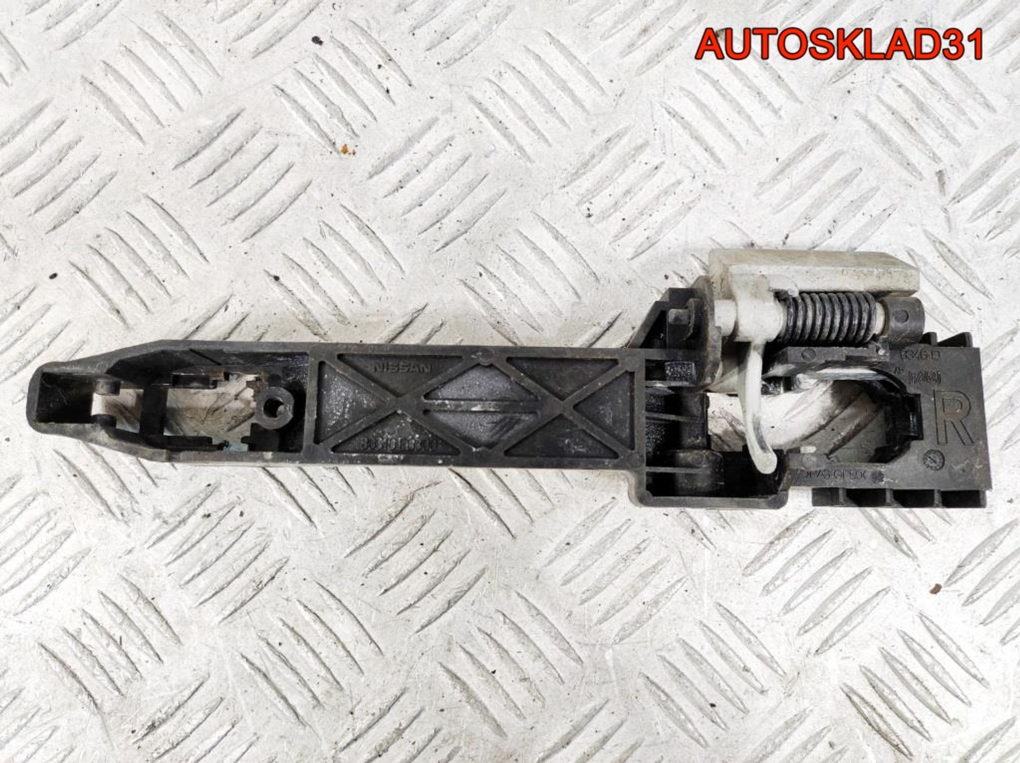 Кронштейн ручки двери перед правой Nissan Qashqai, 900 рублей, Дубовое