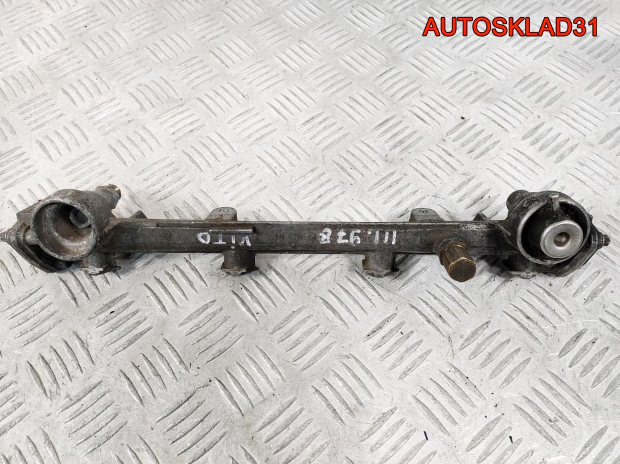 Рейка топливная Mercedes W202 111.978 A1110780745, 900 рублей, Дубовое