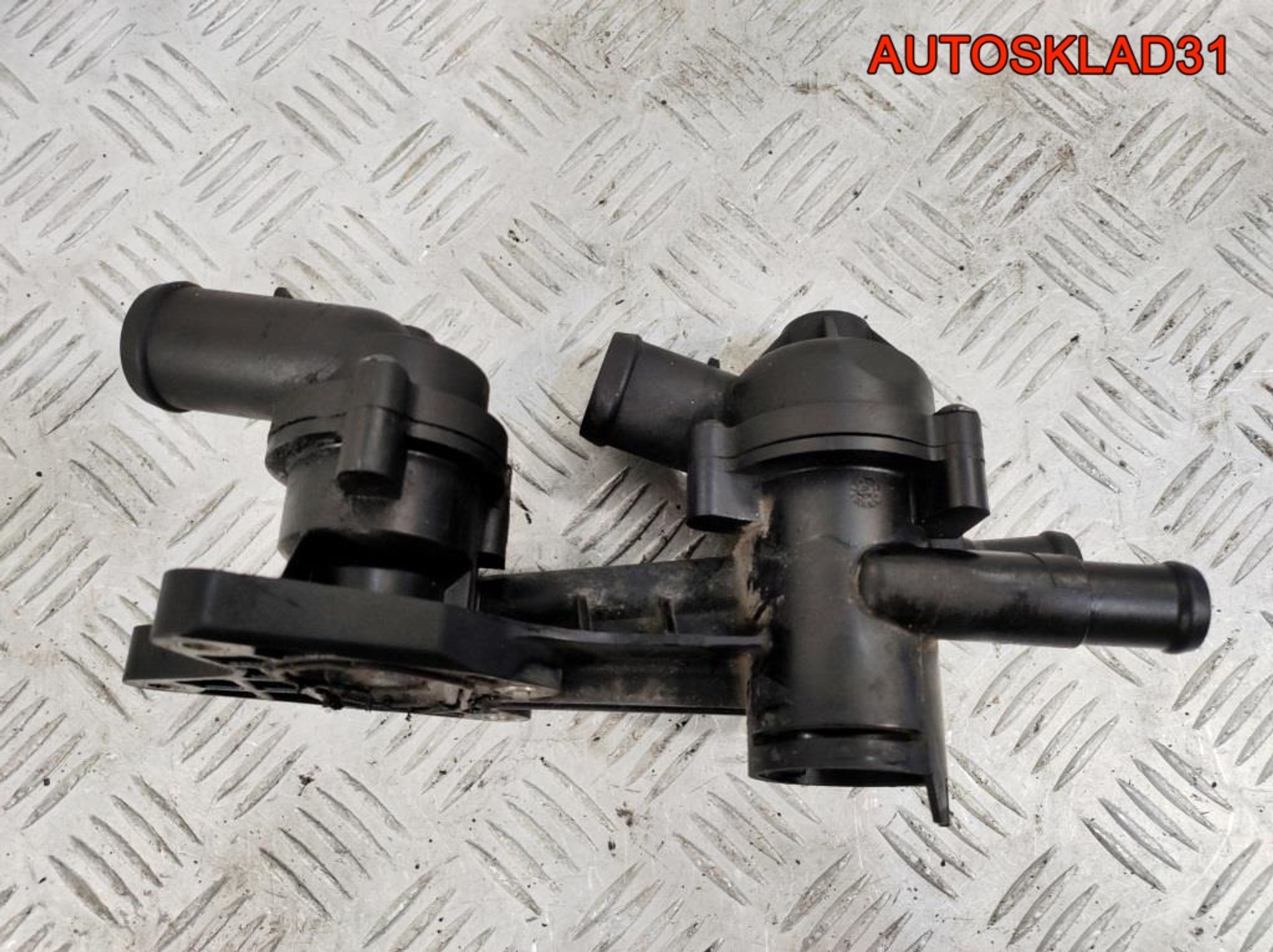 Корпус термостата VW Golf 4 1,4 BCA 03C121121D, 900 рублей, Дубовое