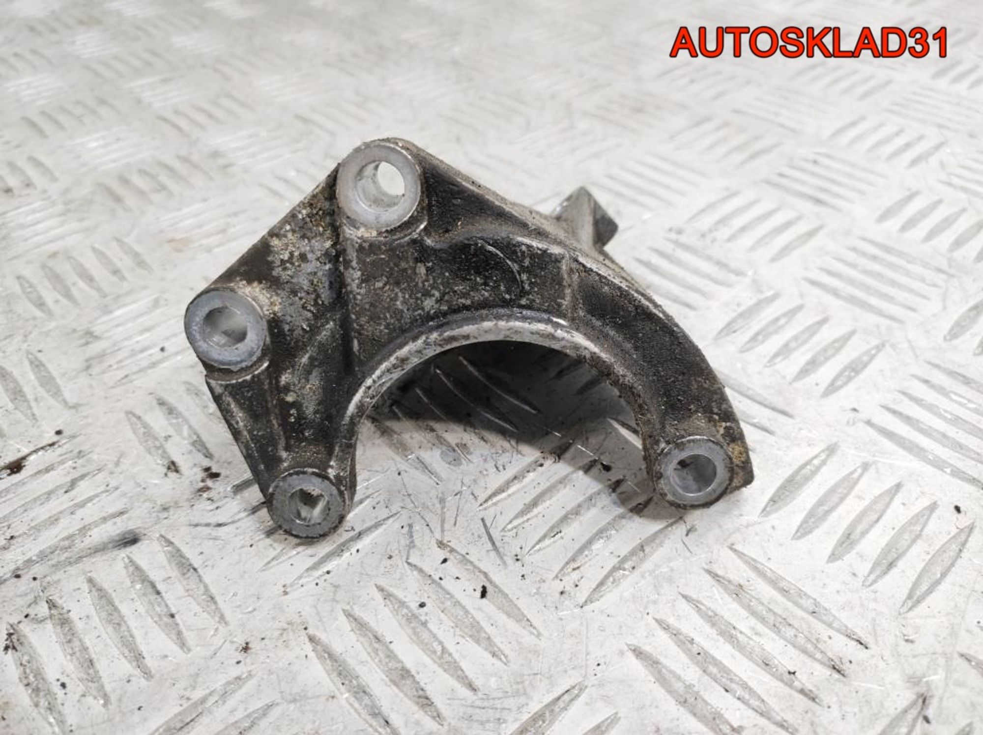 Кронштейн ГУР Audi A6 C6 06E145393, 500 рублей, Дубовое