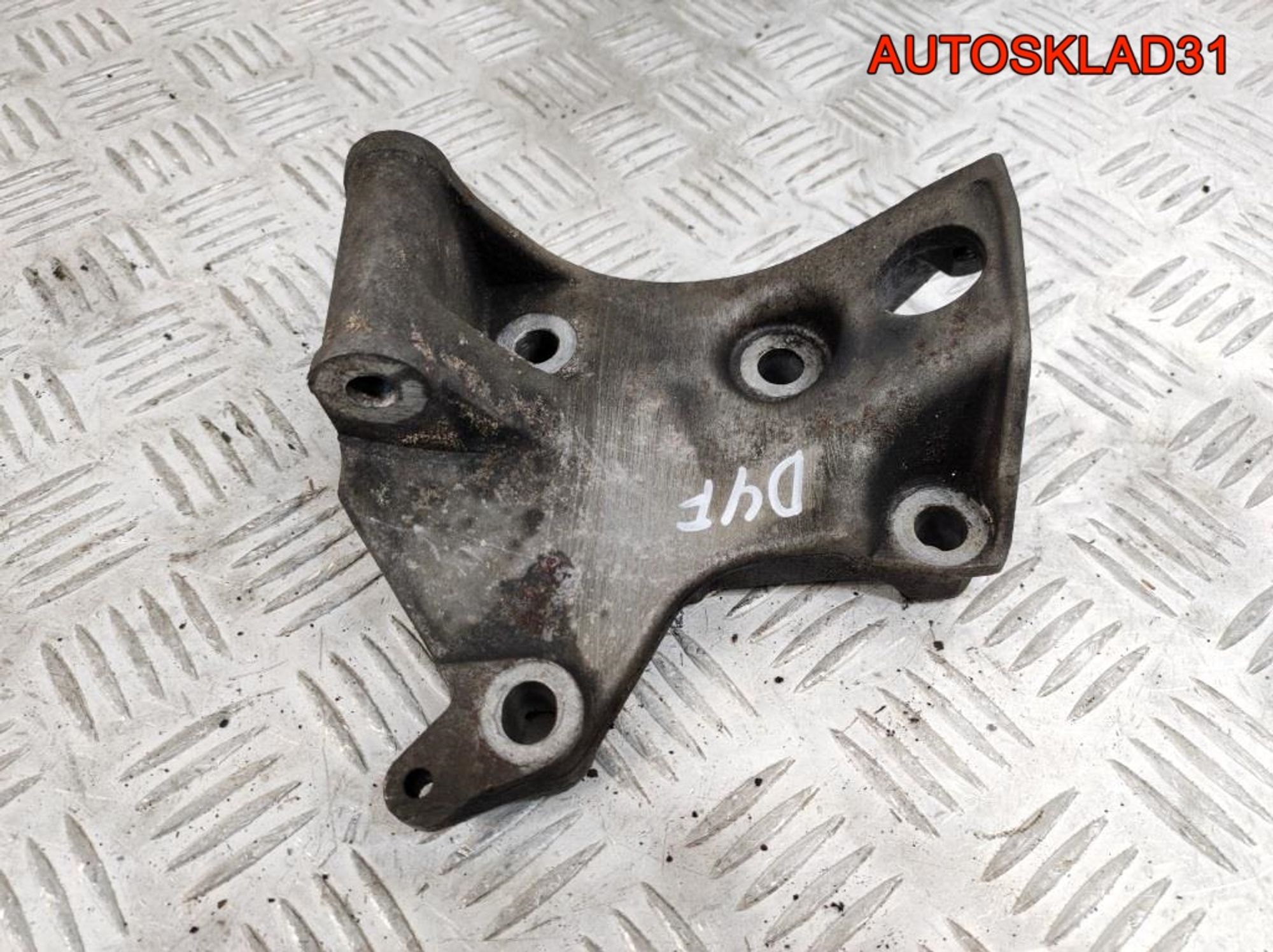 Кронштейн генератора Renault Clio 1,2 D4F Бензин 7700864288, 900 рублей, Дубовое