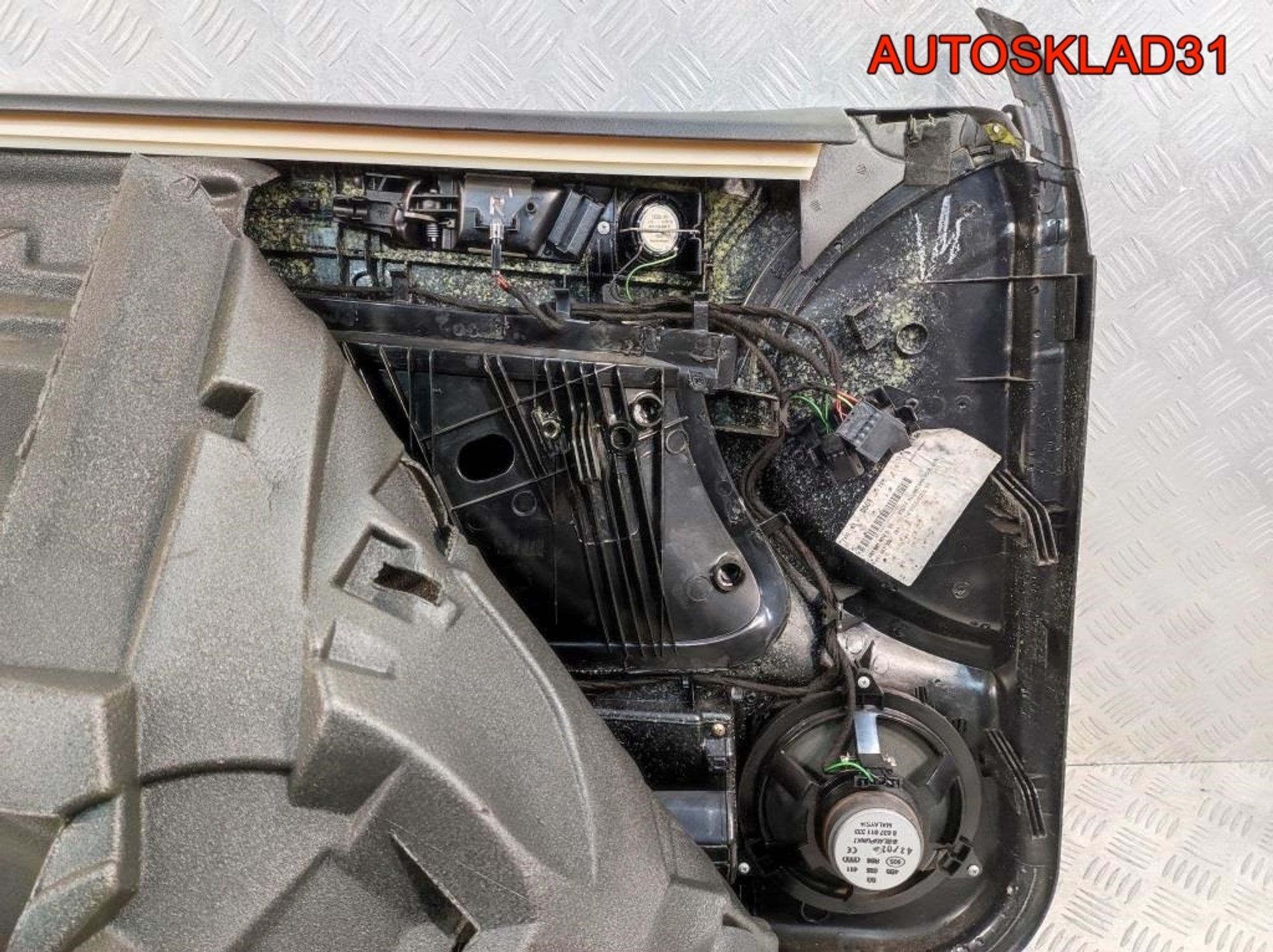 Обшивка двери передней правой Audi A6 C5 4B1867106, 900 рублей, Дубовое