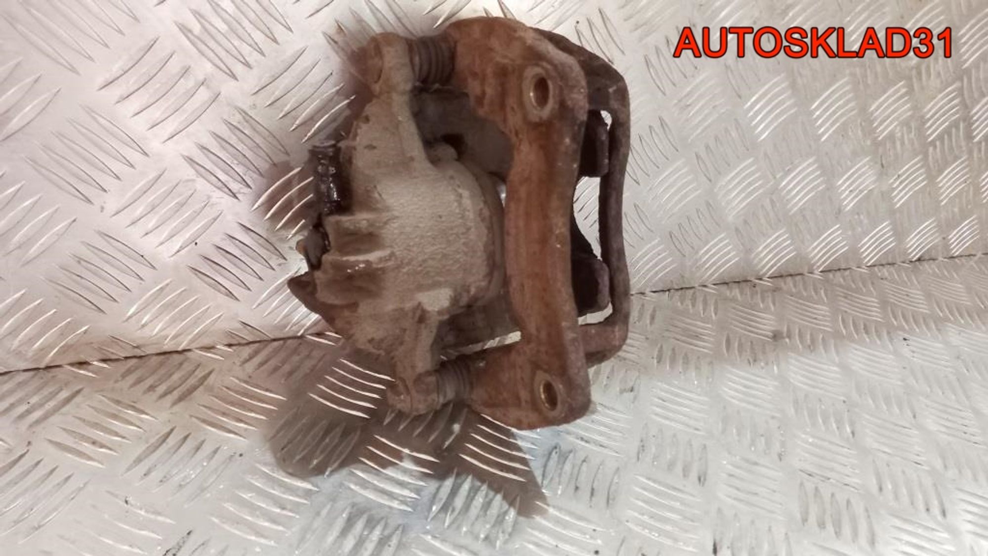 Суппорт тормозной передний правый Mitsubishi Carisma DA MR249223, 1500 рублей, Дубовое