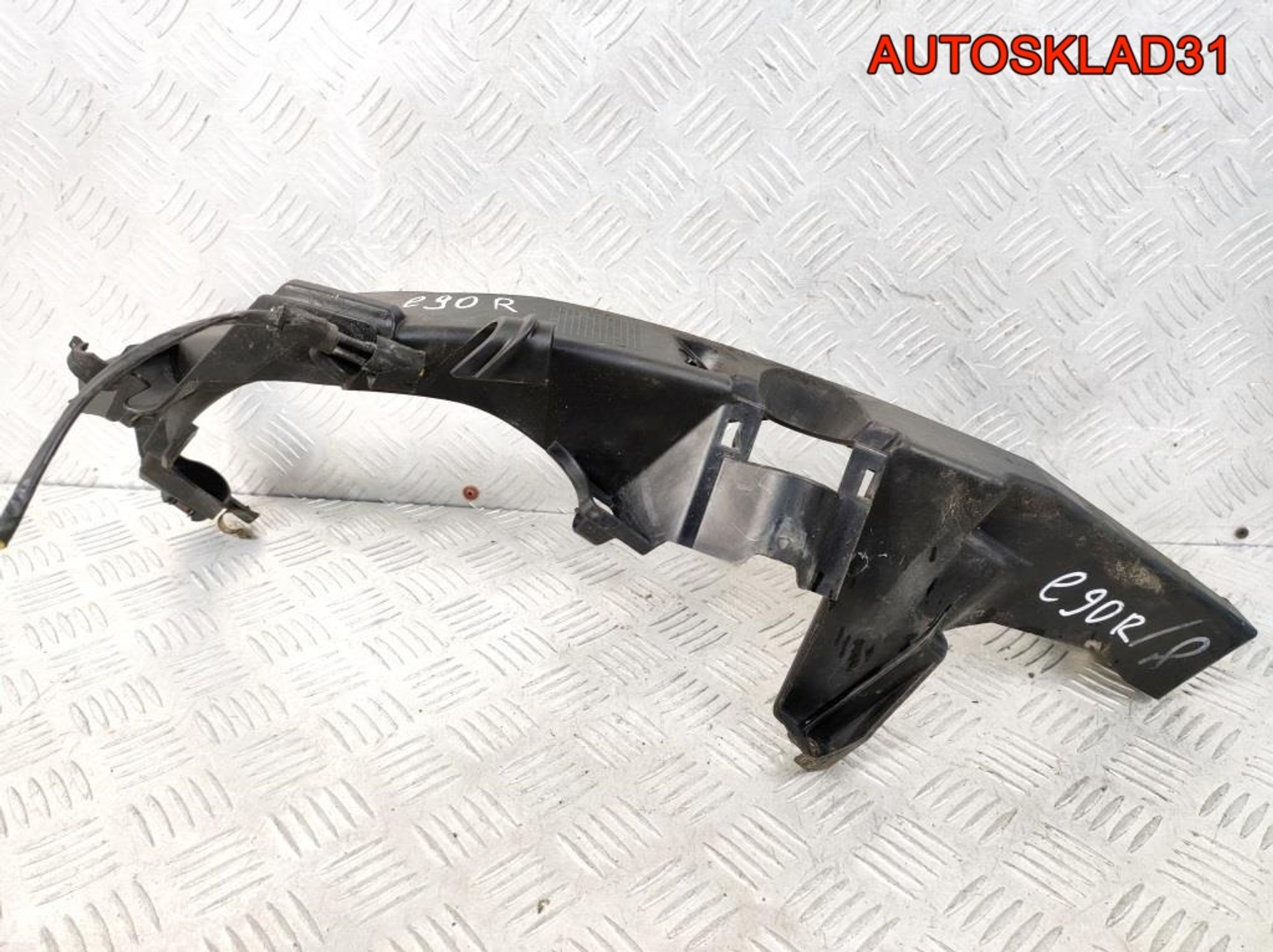 Кронштейн фар правый BMW E90 51117116708, 1400 рублей, Дубовое