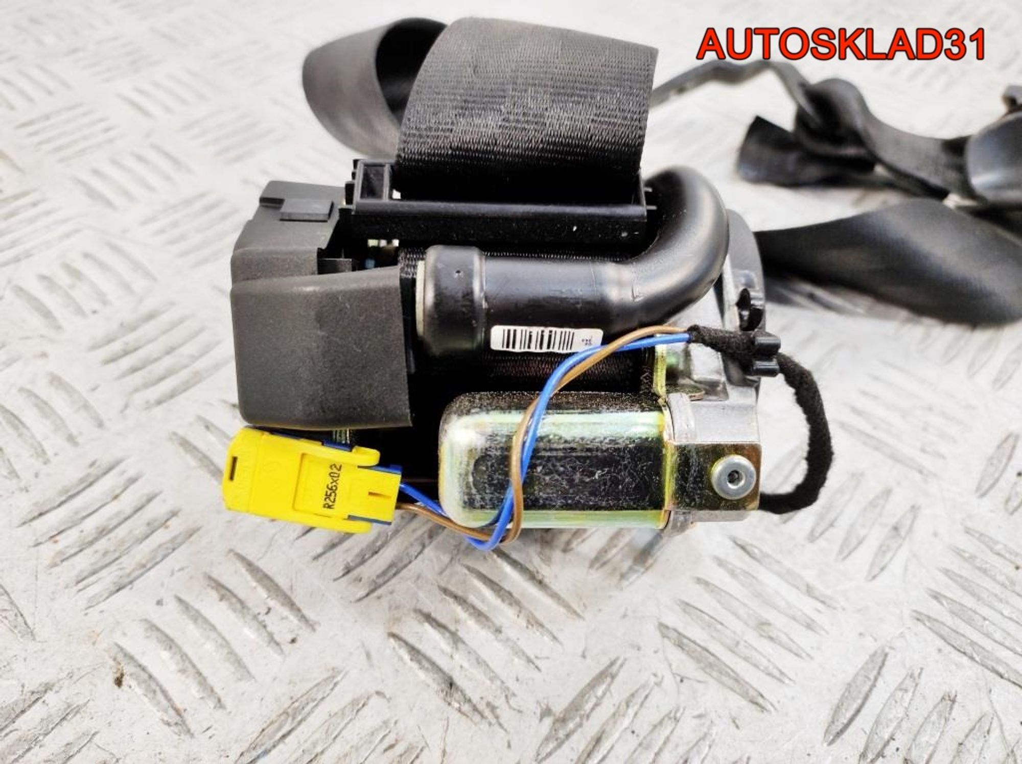 Ремень безопасности задний правый Audi A8 D3 4E0857806B, 1100 рублей, Дубовое