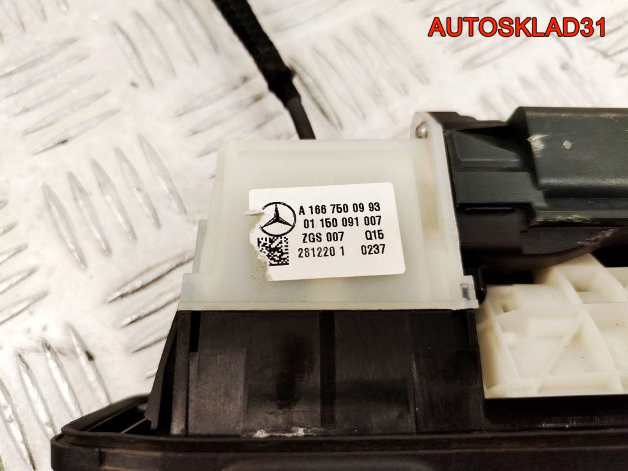 Ручка двери багажника с камерой Mercedes Benz W166 A1667500993, 12000 рублей, Дубовое